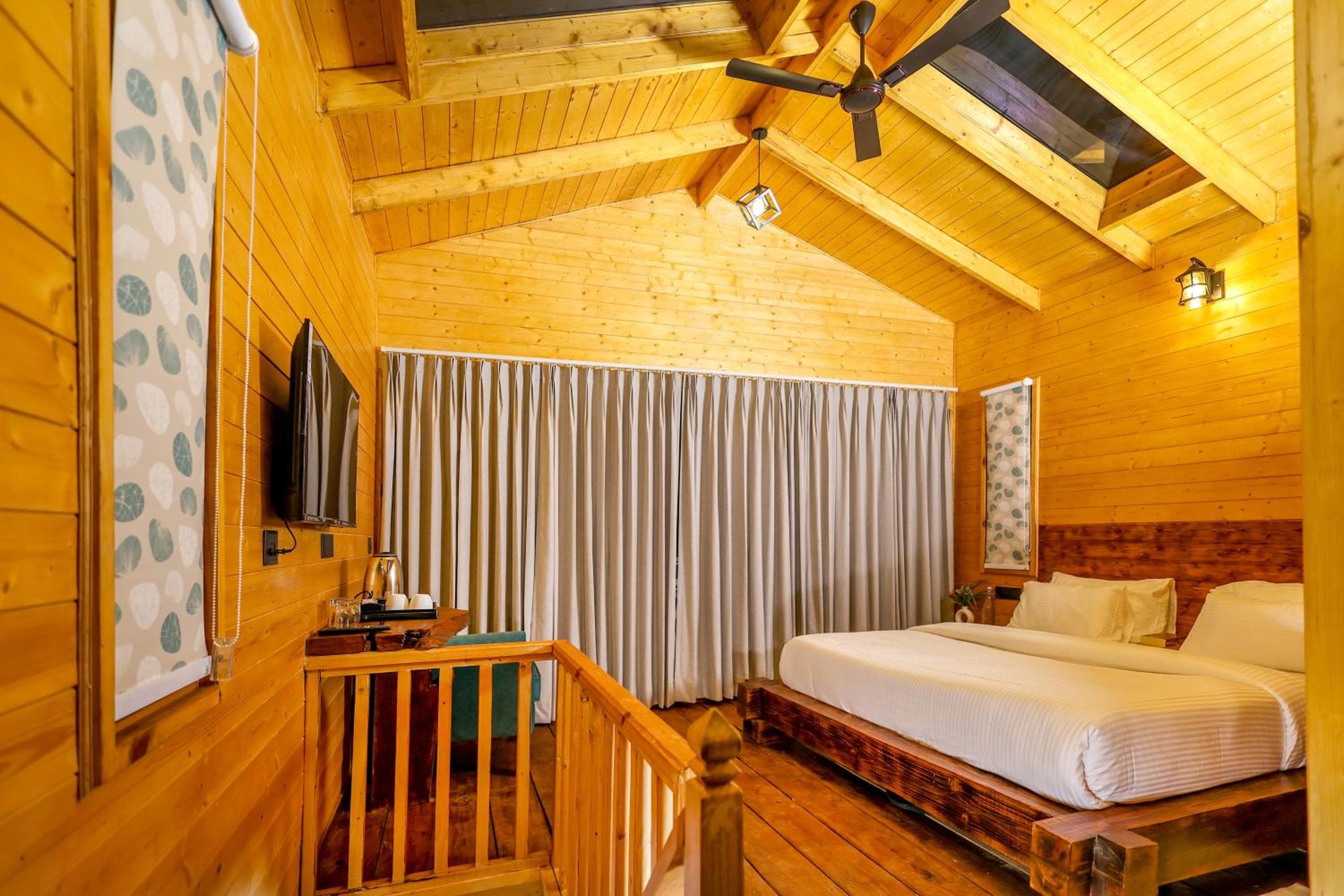 Suite with Hot Tub photo 1