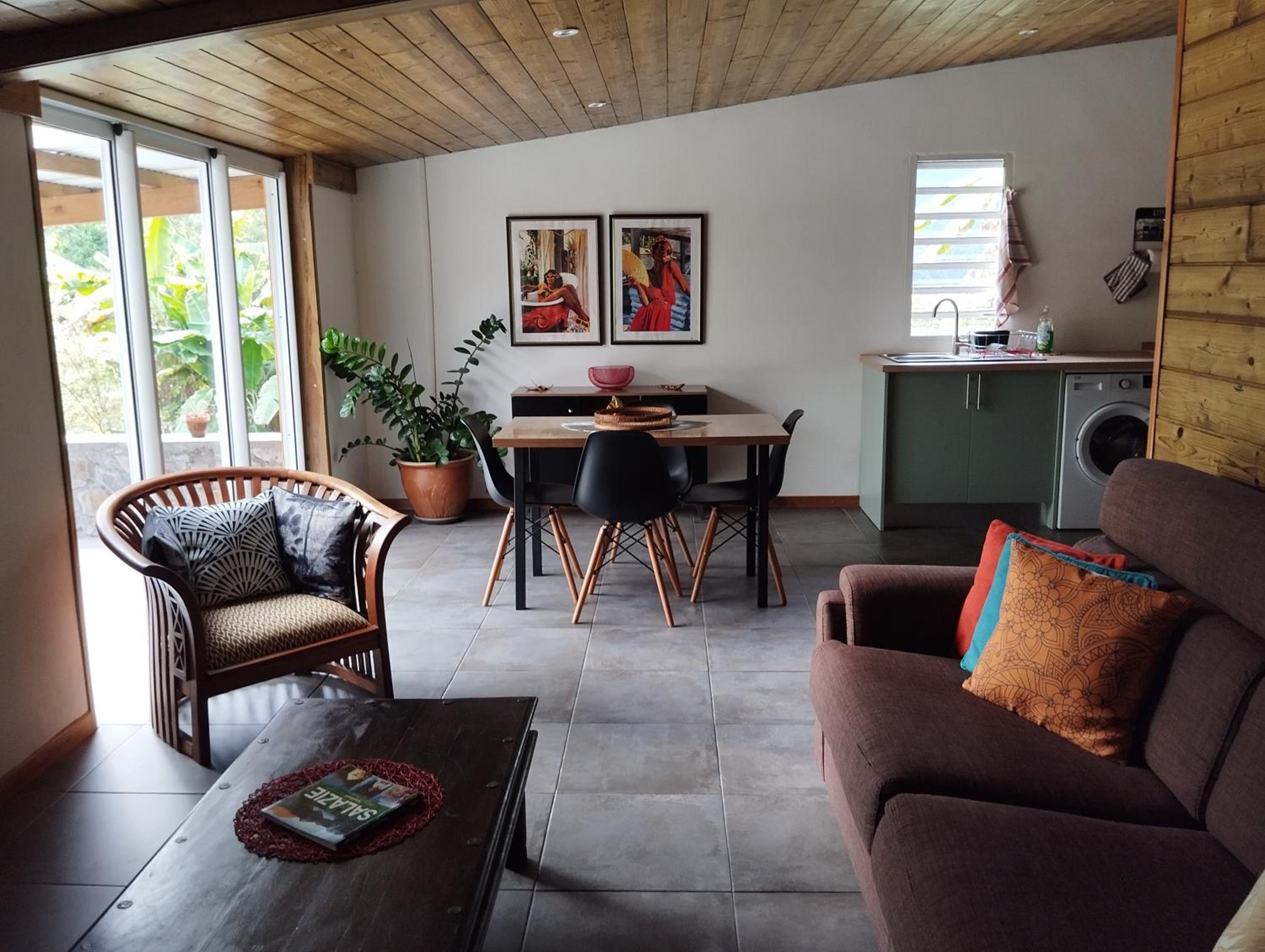 One-Bedroom House photo 1
