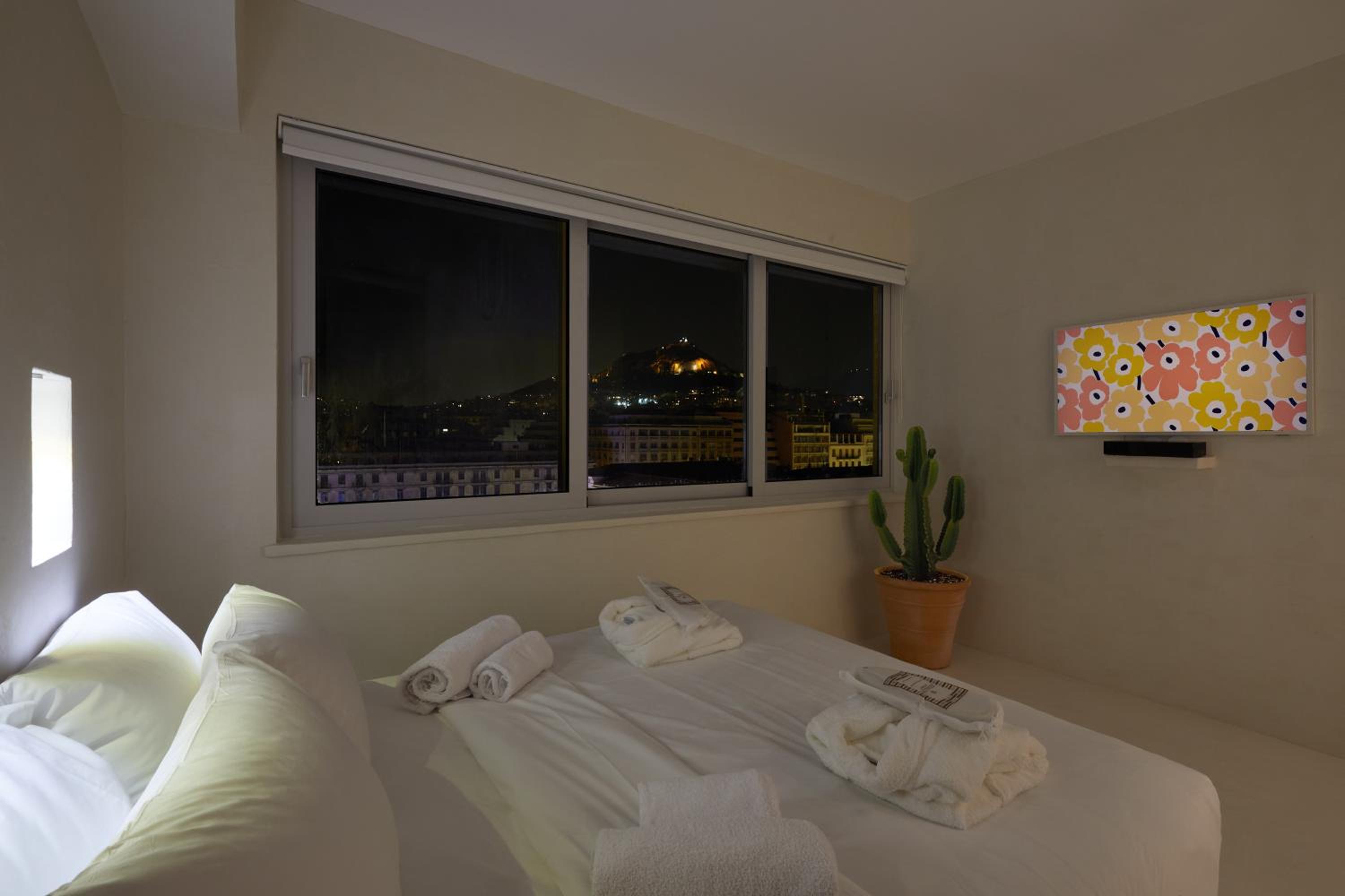 Suite No 2 with Lycabettus Hill View photo 3