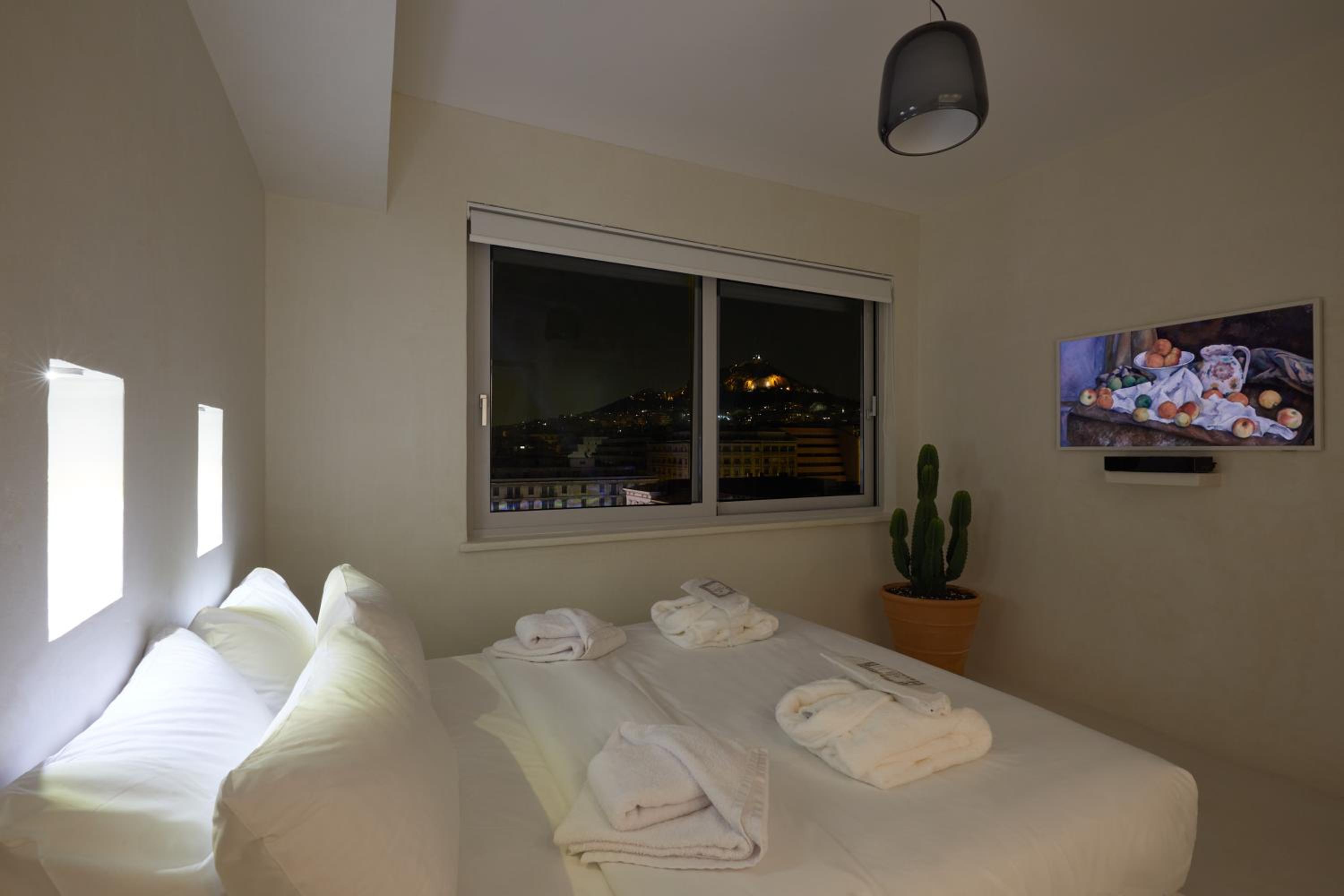 Suite No 3 with Lycabettus Hill View photo 2