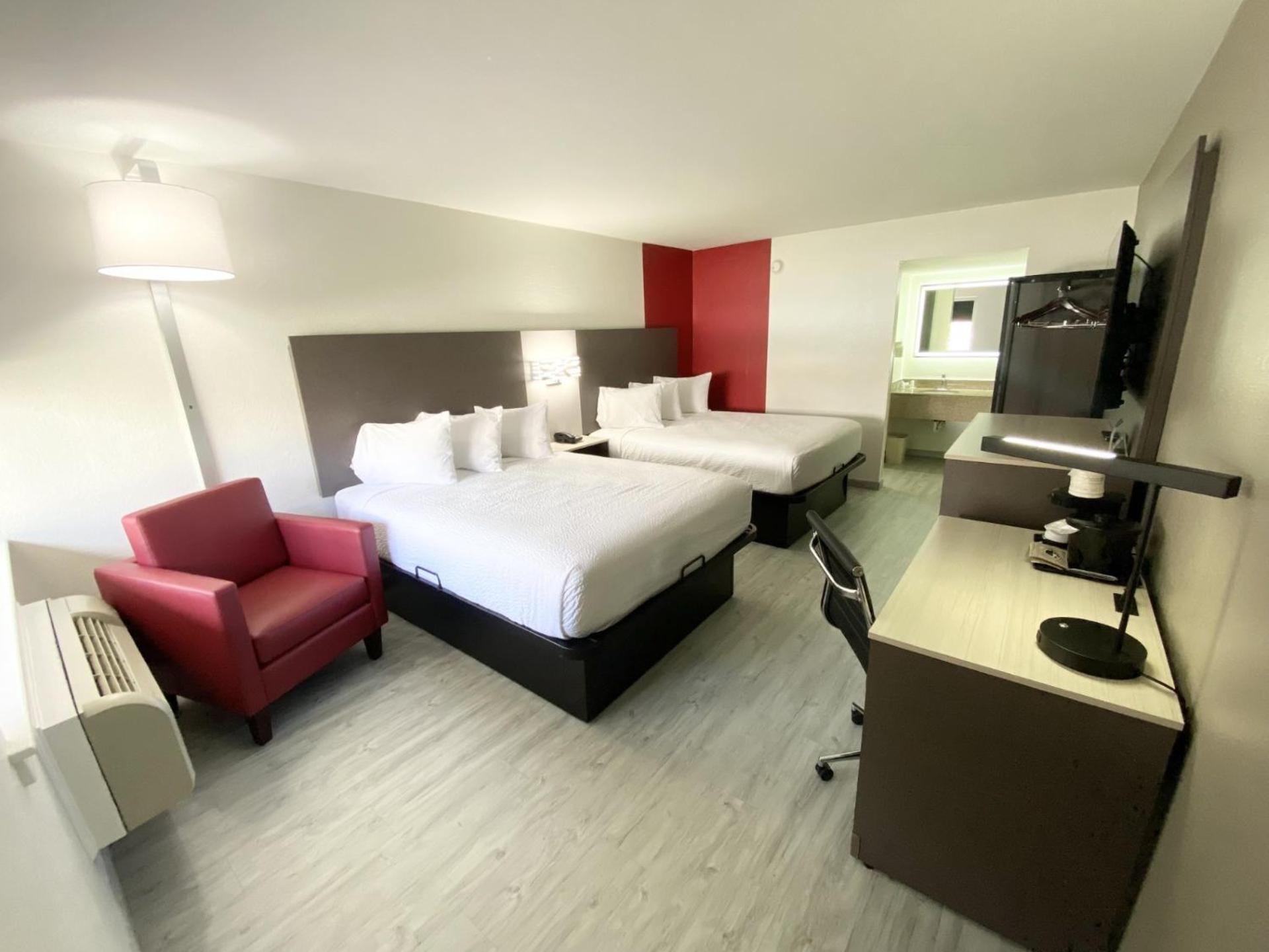 Queen Room with Exterior Entrance - Non-Smoking - Photo 1