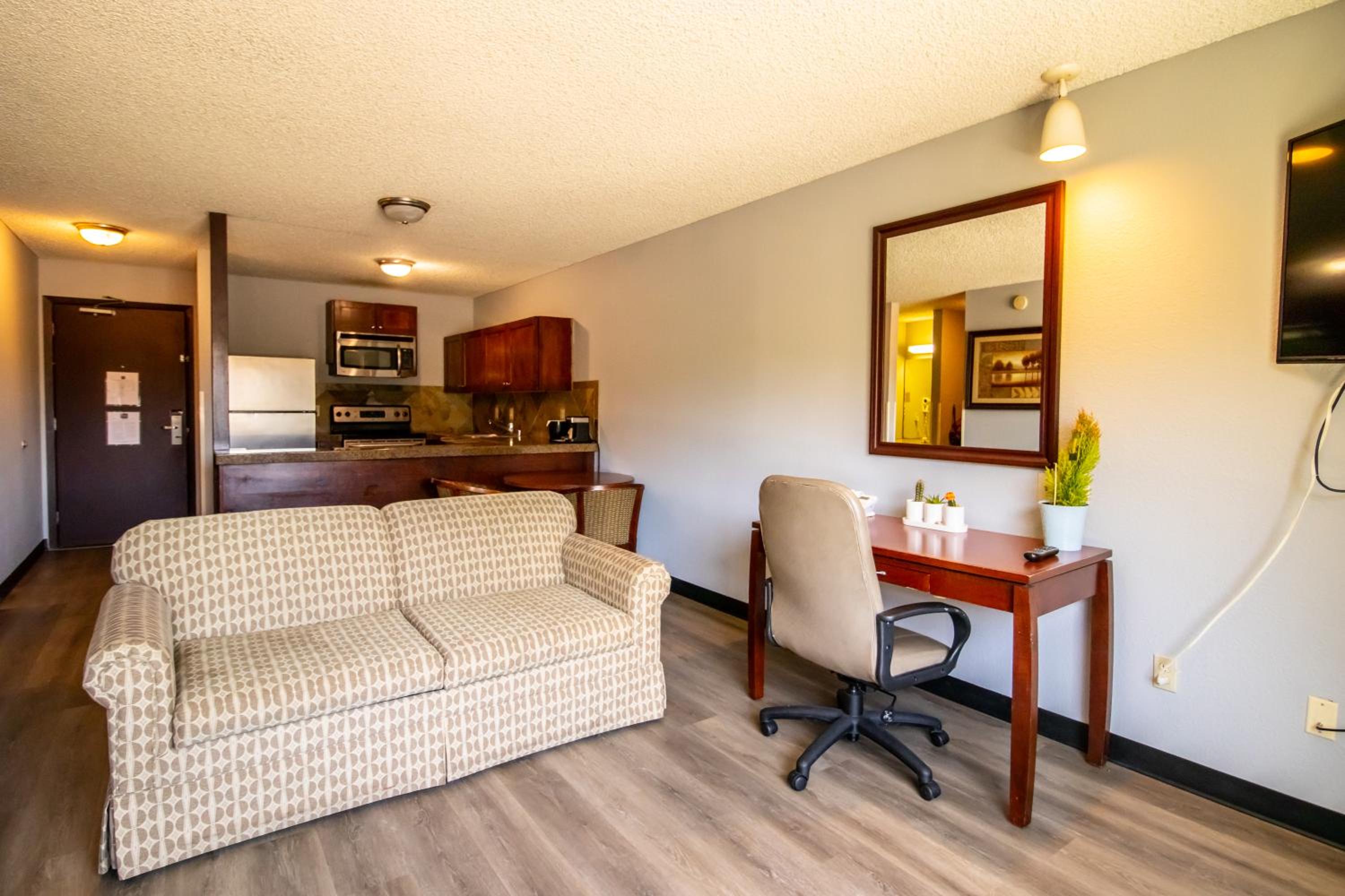 Executive Suite - Photo 1