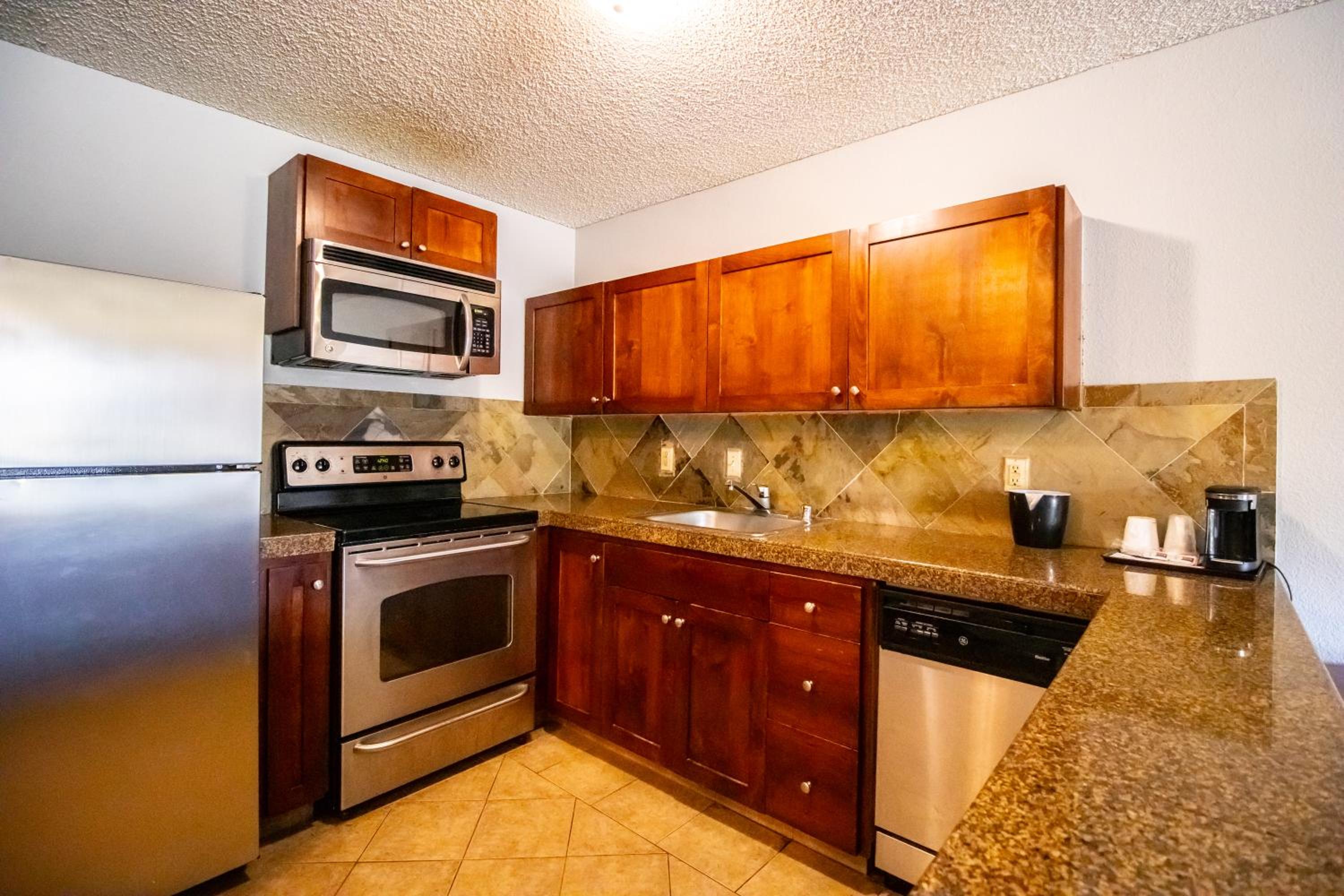 Executive Suite - Photo 3