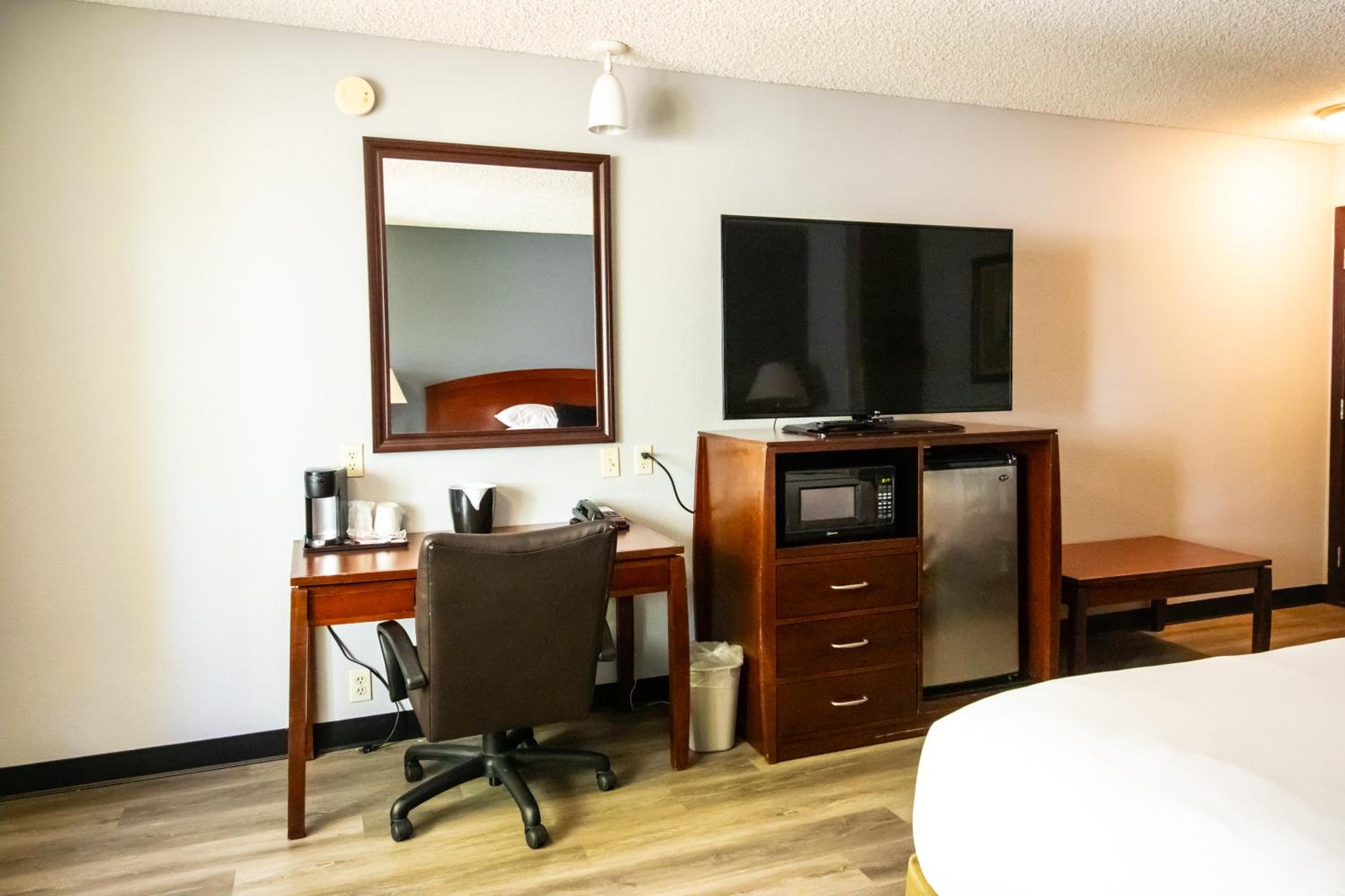 Family Room - Photo 2