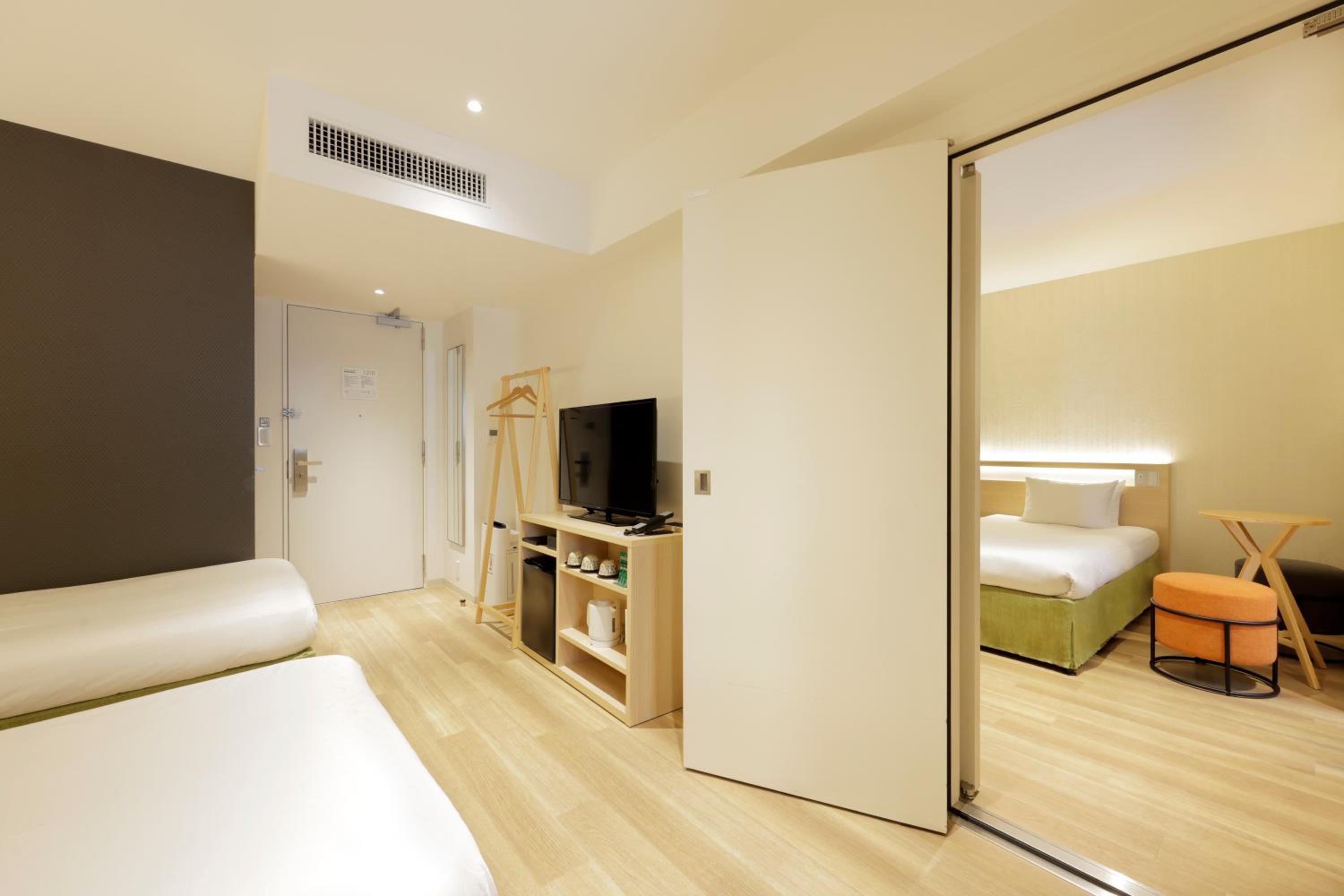 Connecting Room (4 adults)