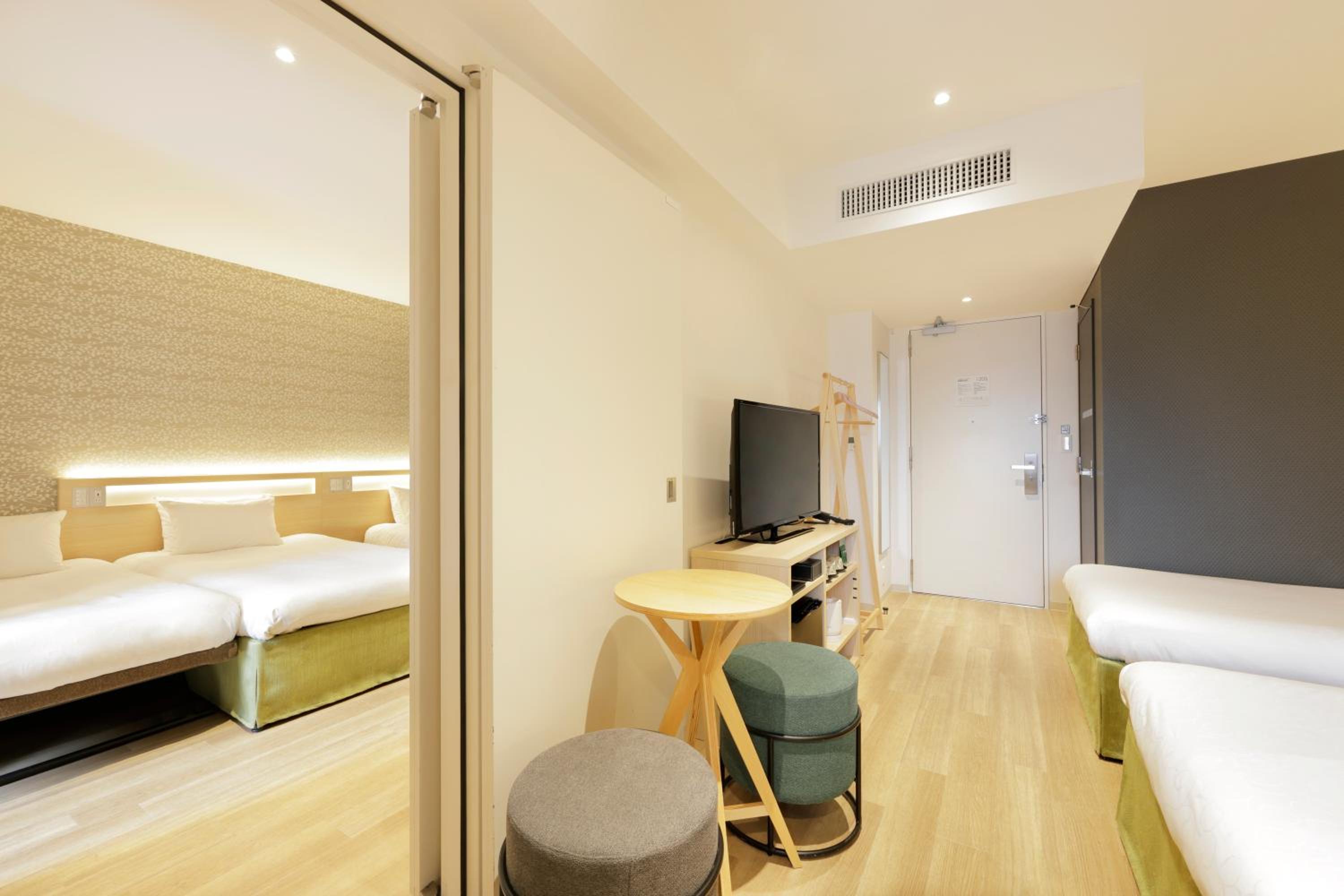 Connecting Room (6 Adults)