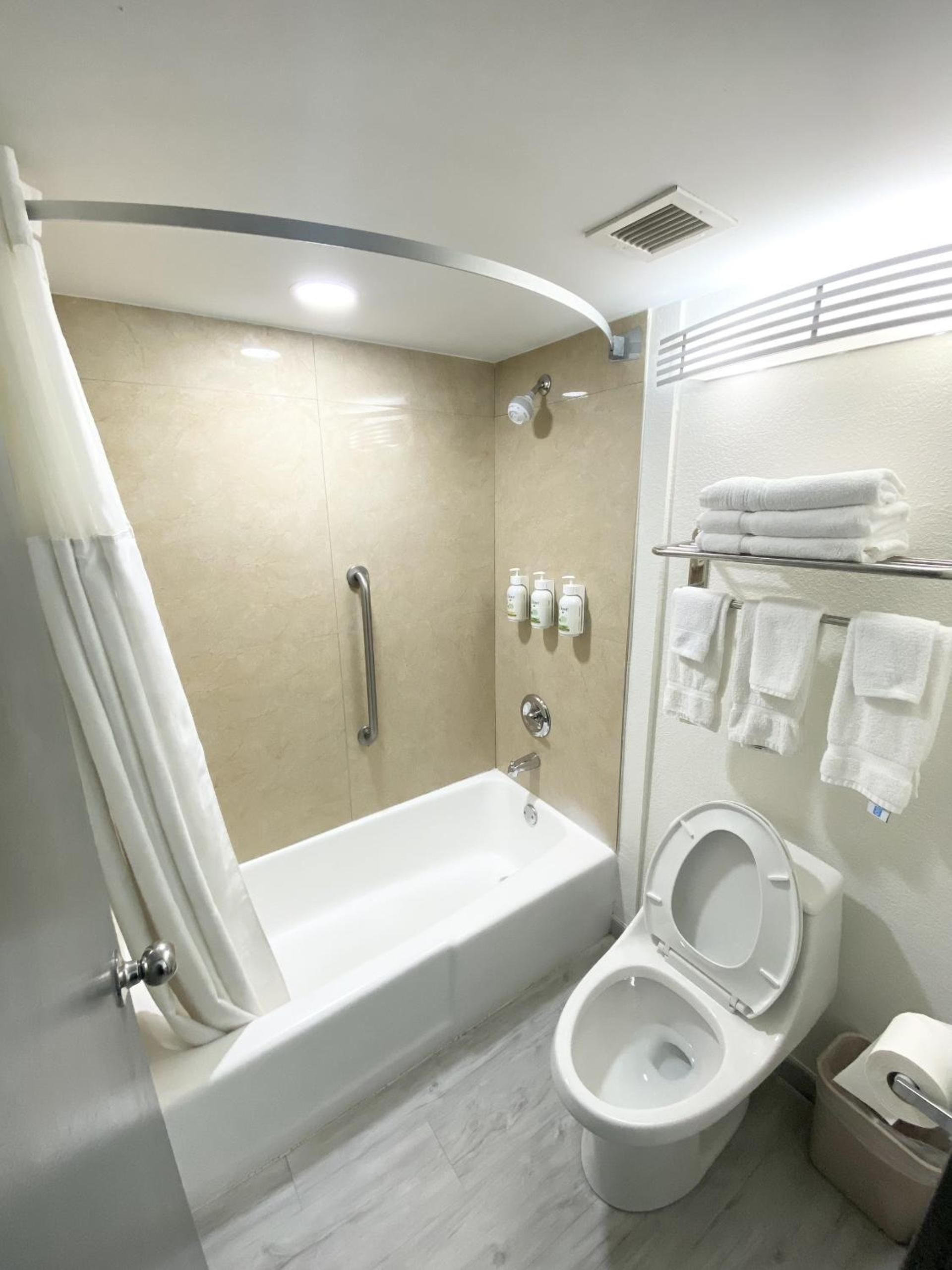 Exterior King Room - Non-Smoking - Photo 4