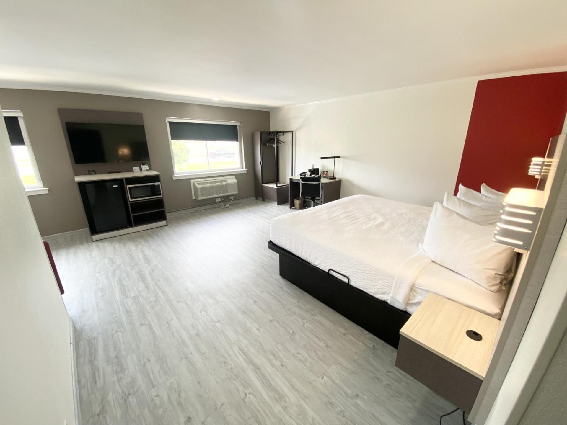 Junior King Suite - Non-Smoking - Photo 1