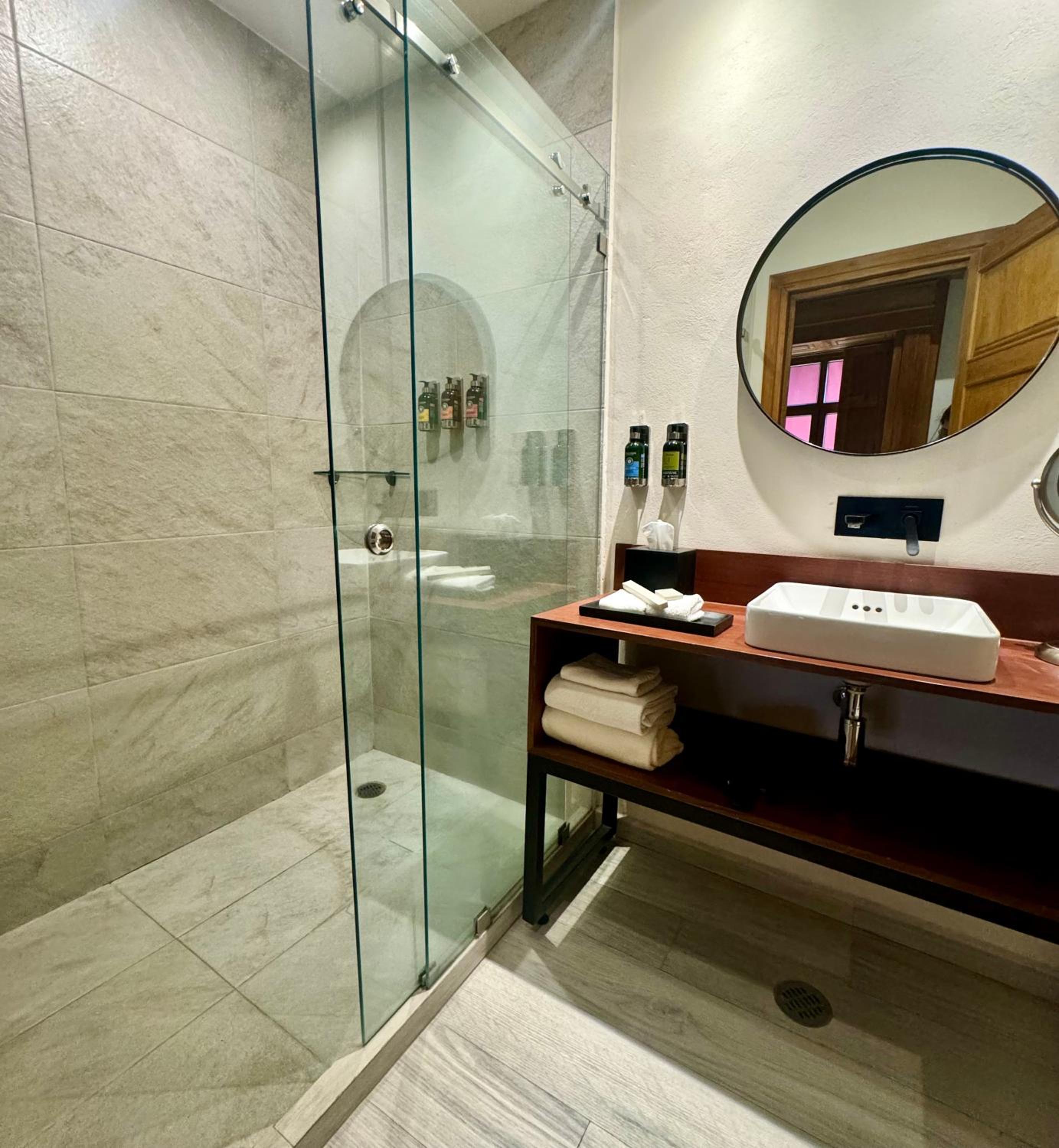 Superior Suite - Photo 4
