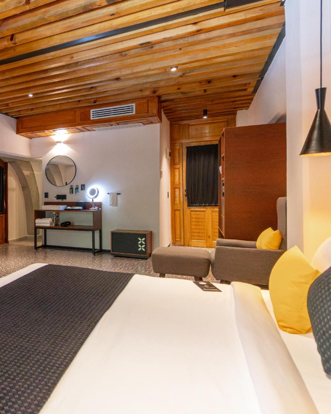 Superior Suite - Photo 6