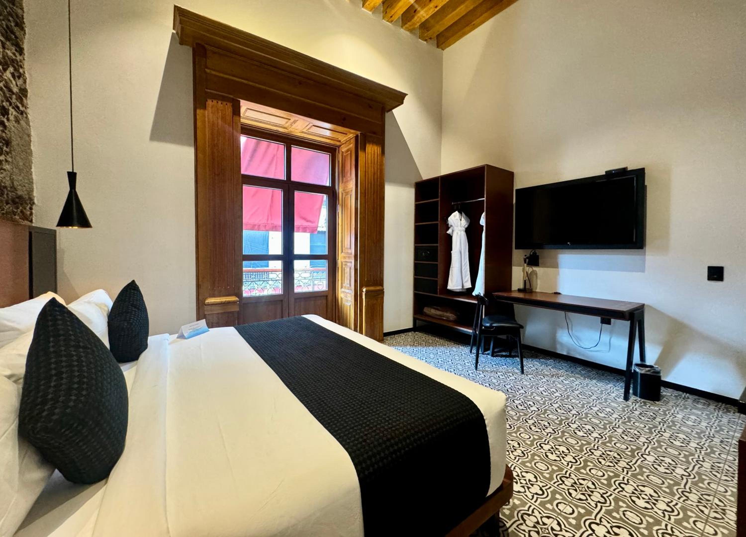 Superior Suite - Photo 5