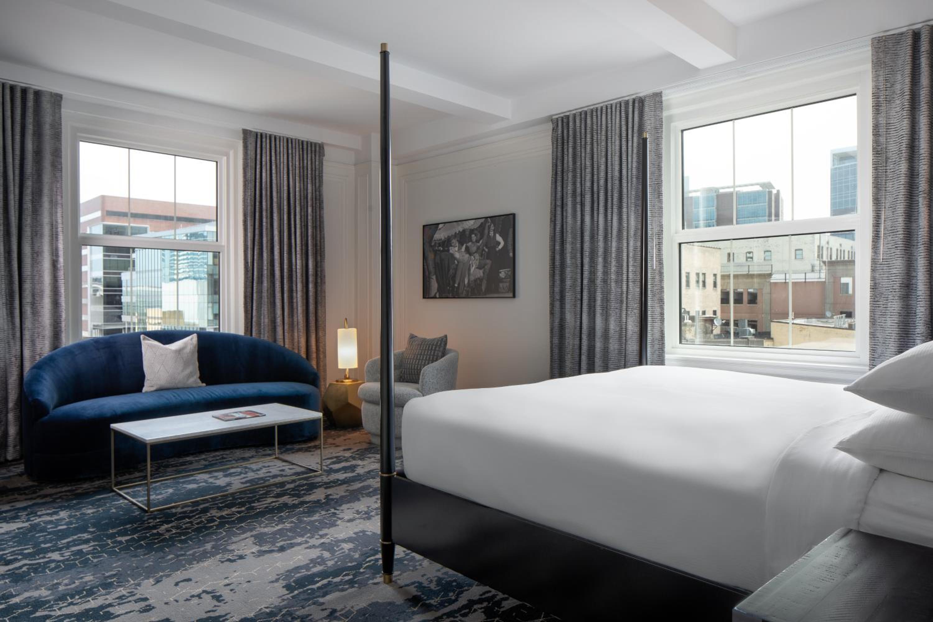 Plaza Luxury Suite - Photo 5