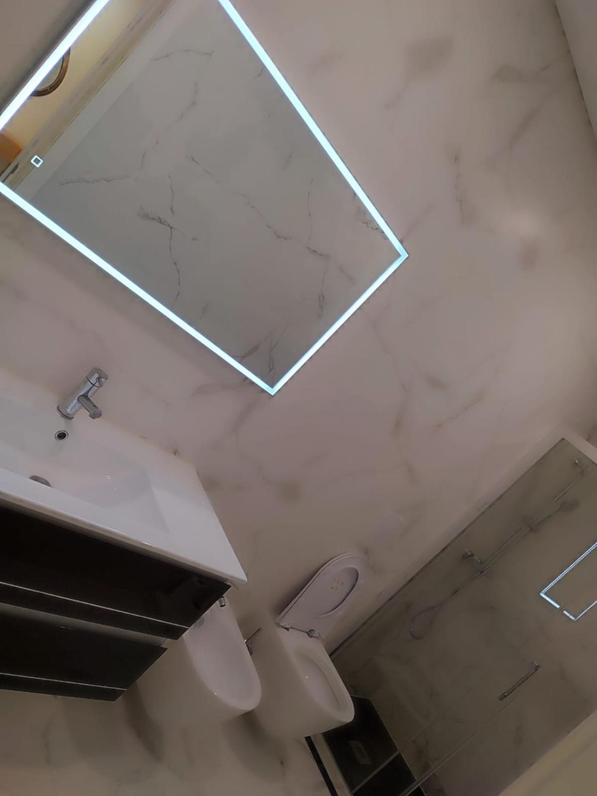 Family Room with Private Bathroom photo 3