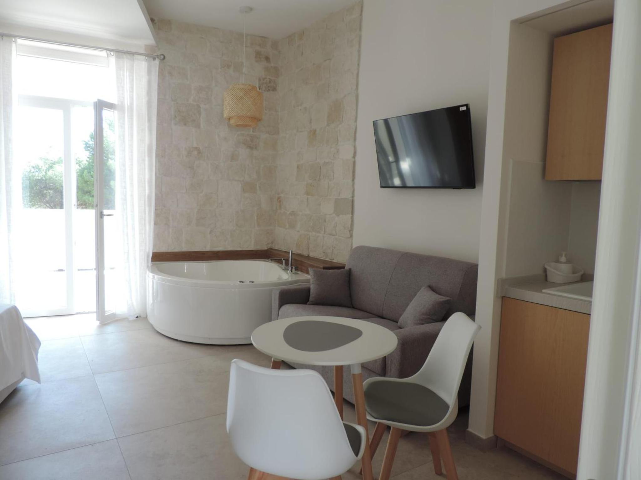 Double Room with Spa Bath photo 2