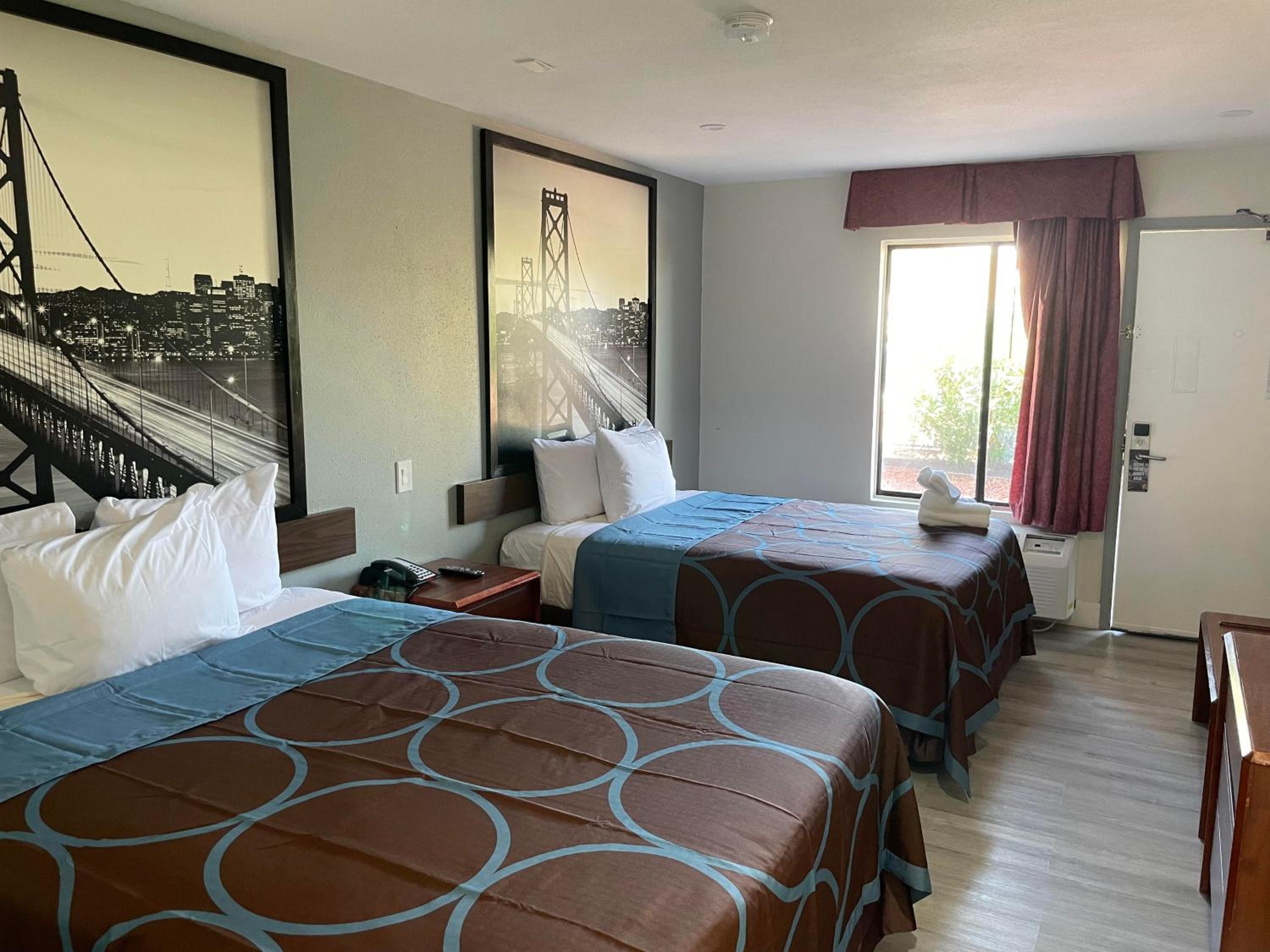 Queen Room with Two Queen Beds - Non-Smoking - Photo 1