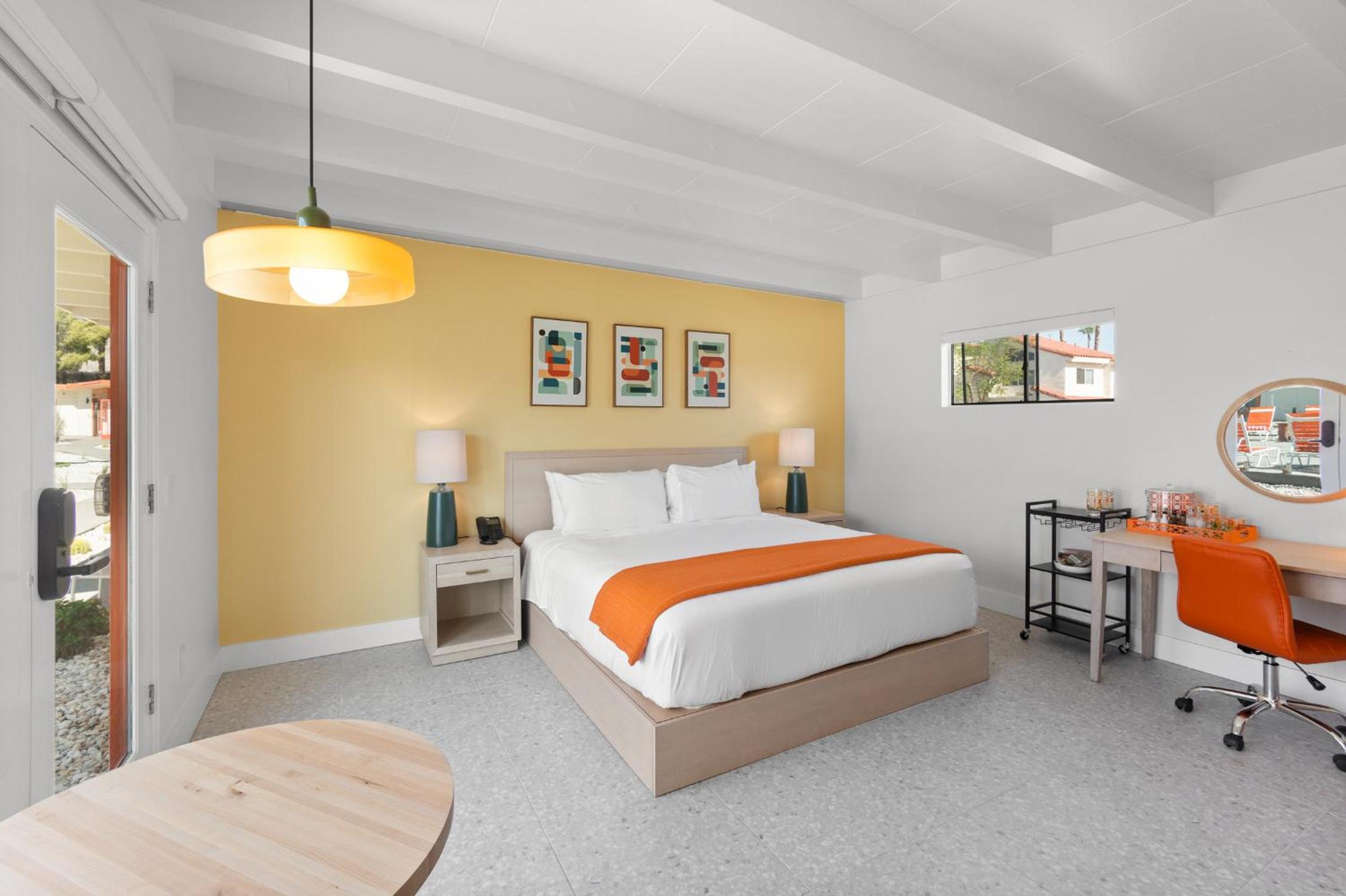 Standard King Room - Photo 2