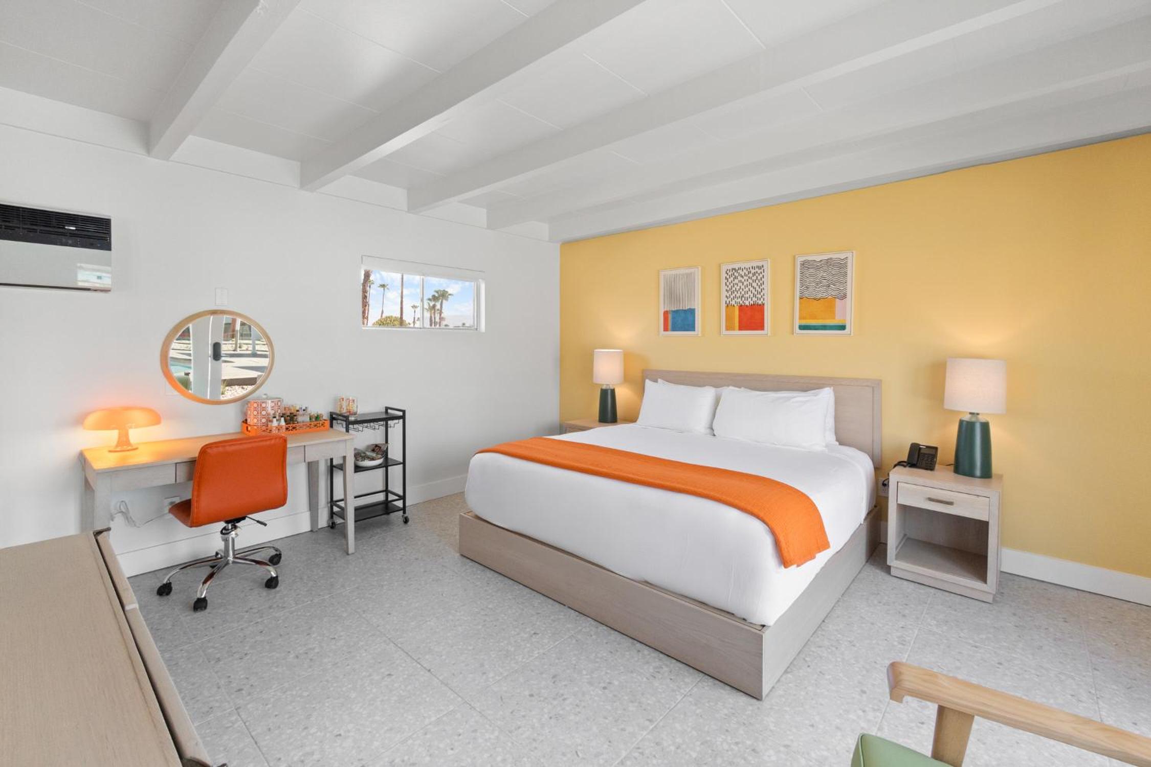 Standard King Room - Photo 5