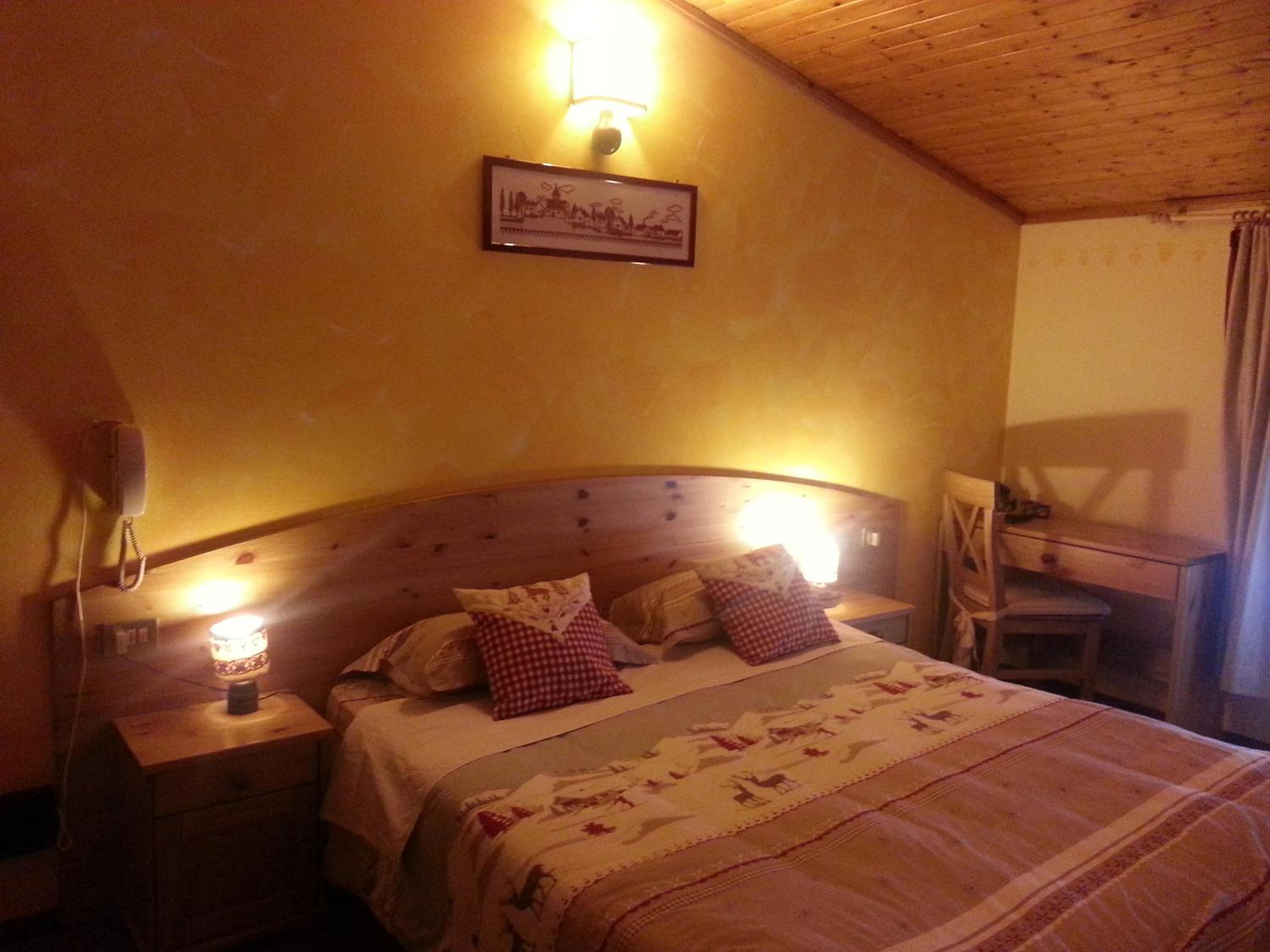 Double or Twin Room - Photo 12