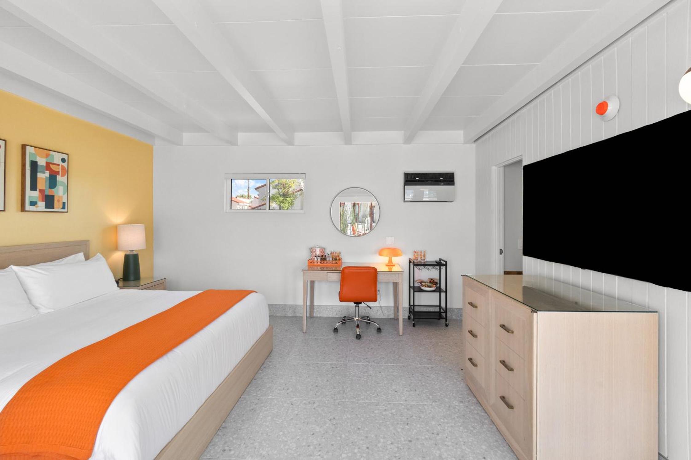 Deluxe King Room - Photo 2