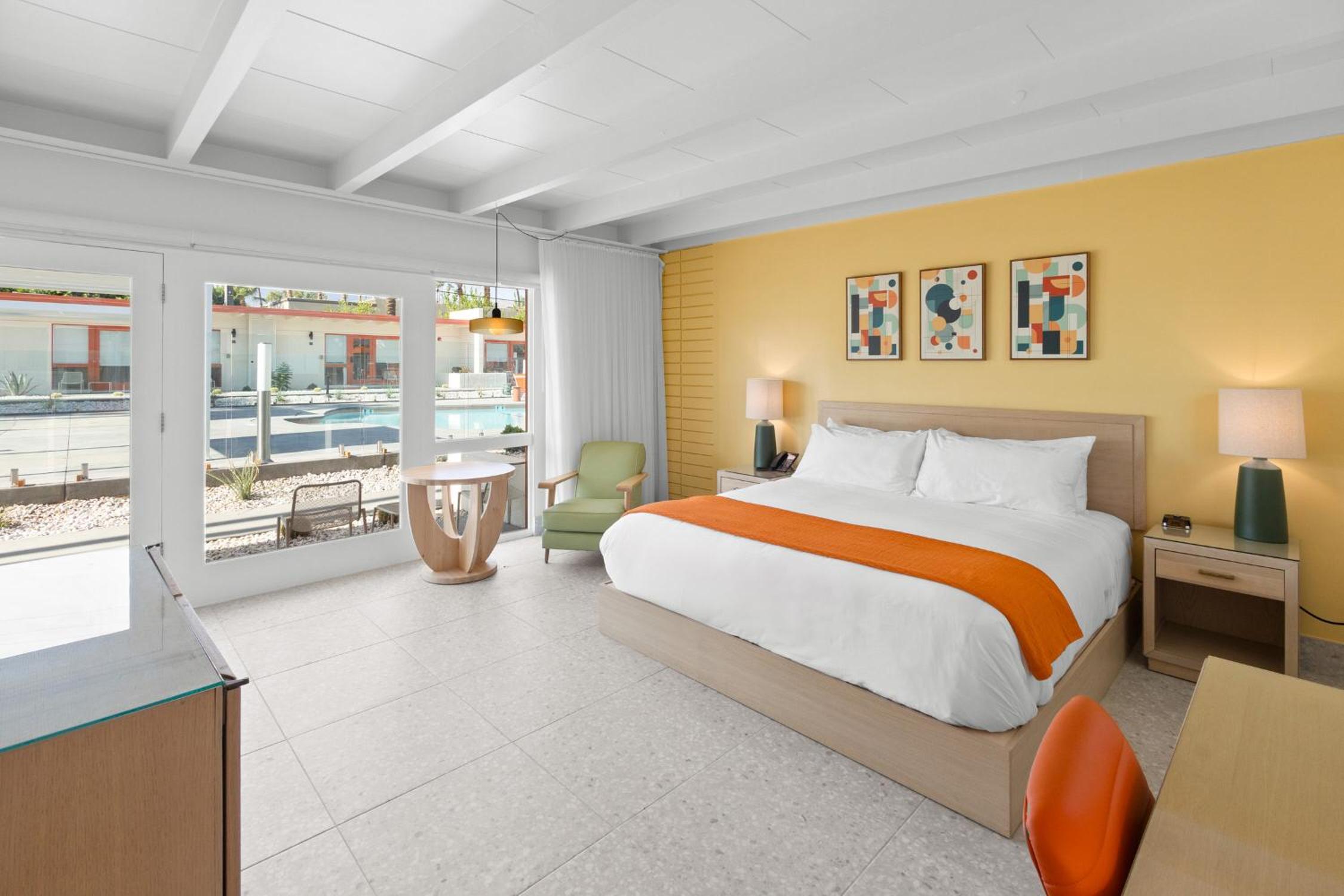 Deluxe King Room - Photo 3