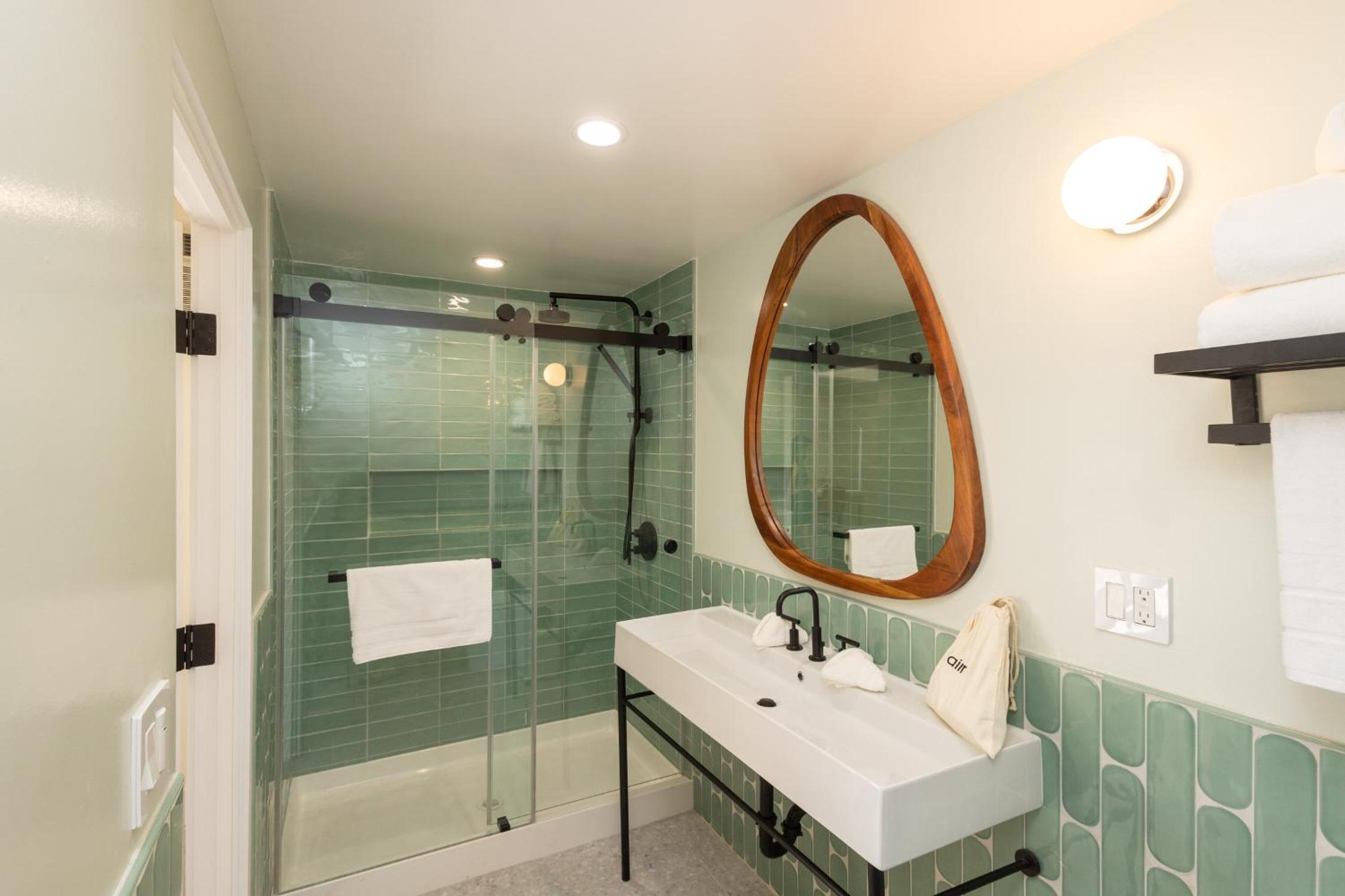Superior King Suite - Photo 3