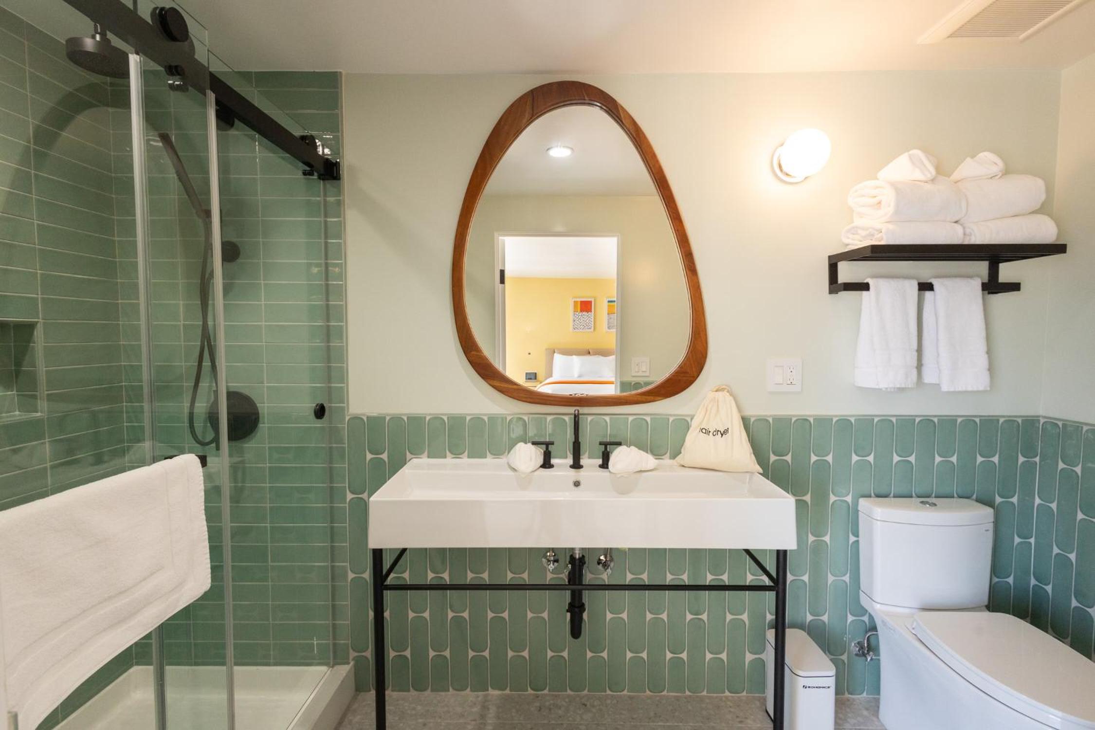 Superior King Suite - Photo 5