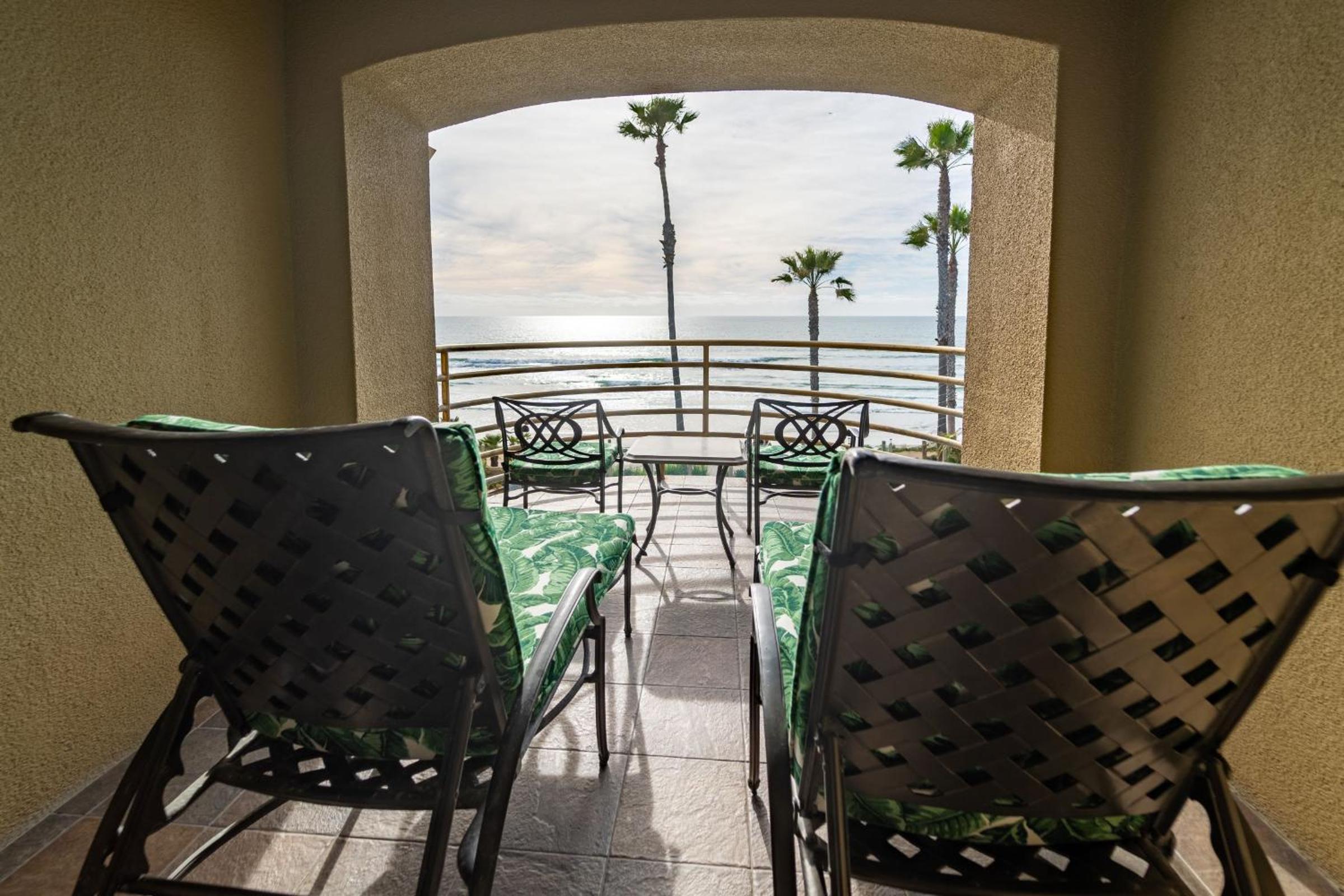 Deluxe Suite with Sea View photo 2