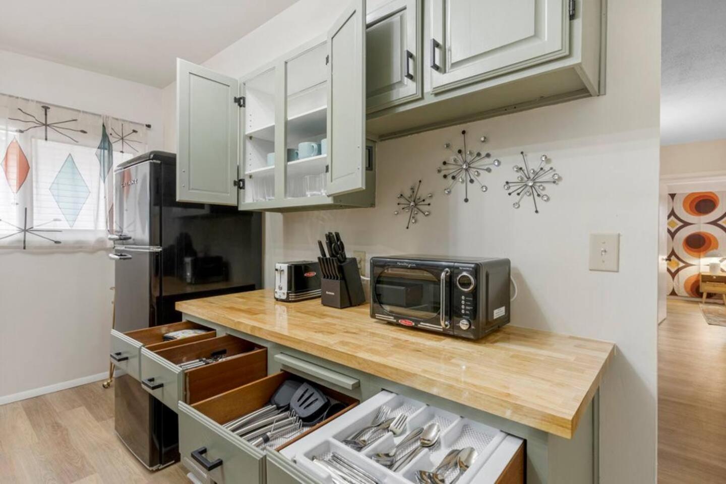 Three-Bedroom House photo 2