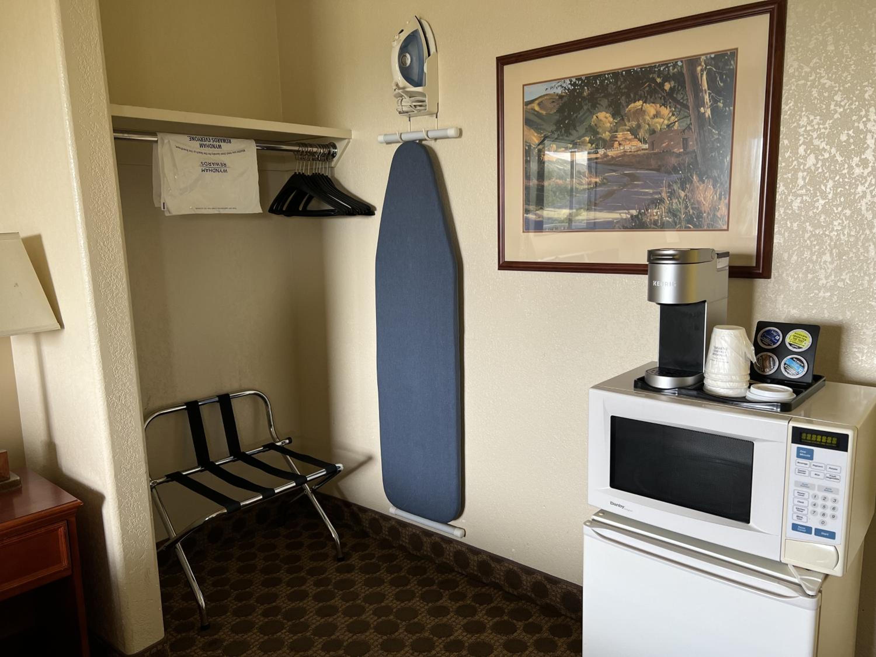 Queen Room - Disability Access - Photo 6