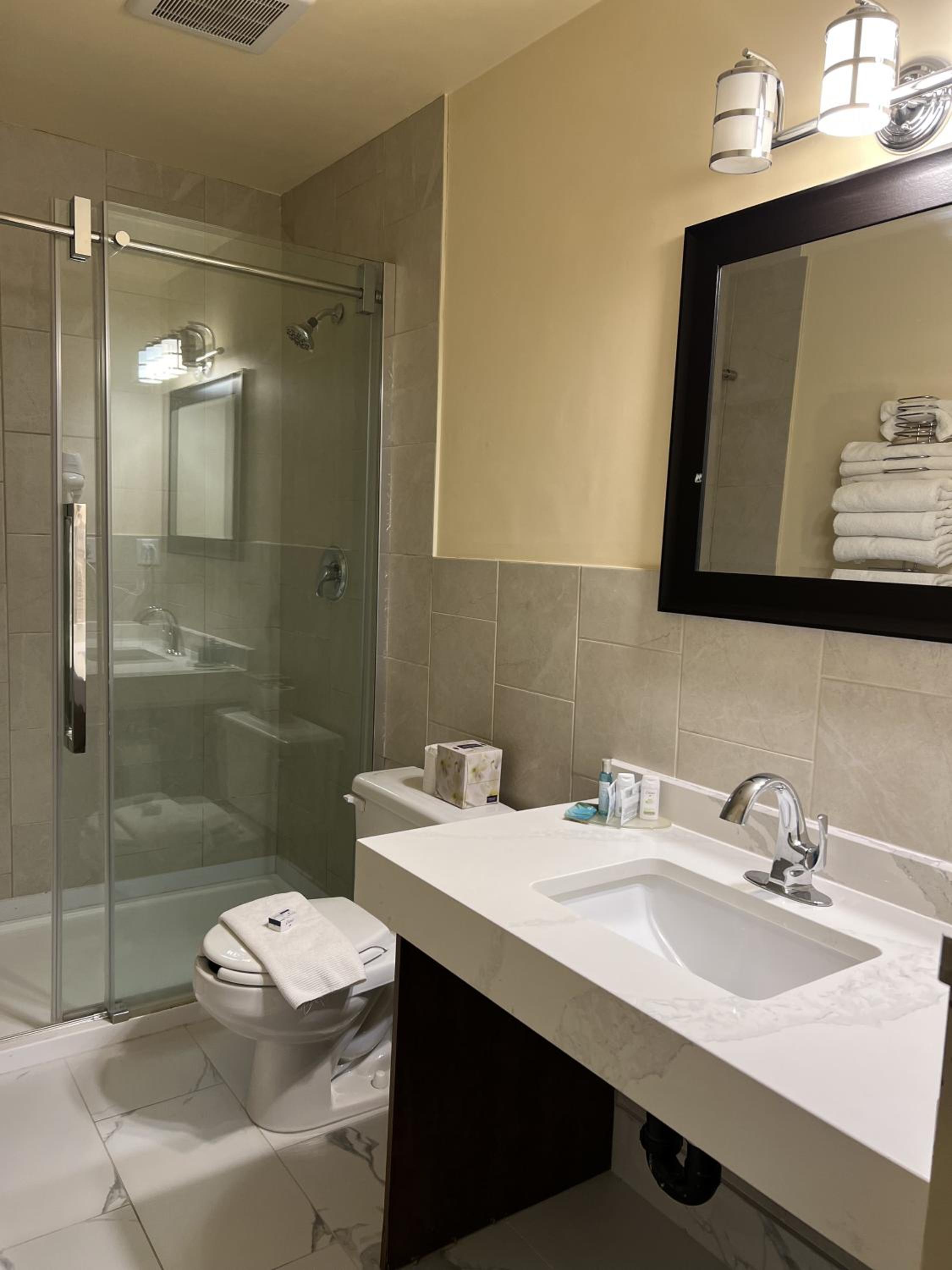 1 King Bed, Suite, Jetted Tub, Non-Smoking photo 3