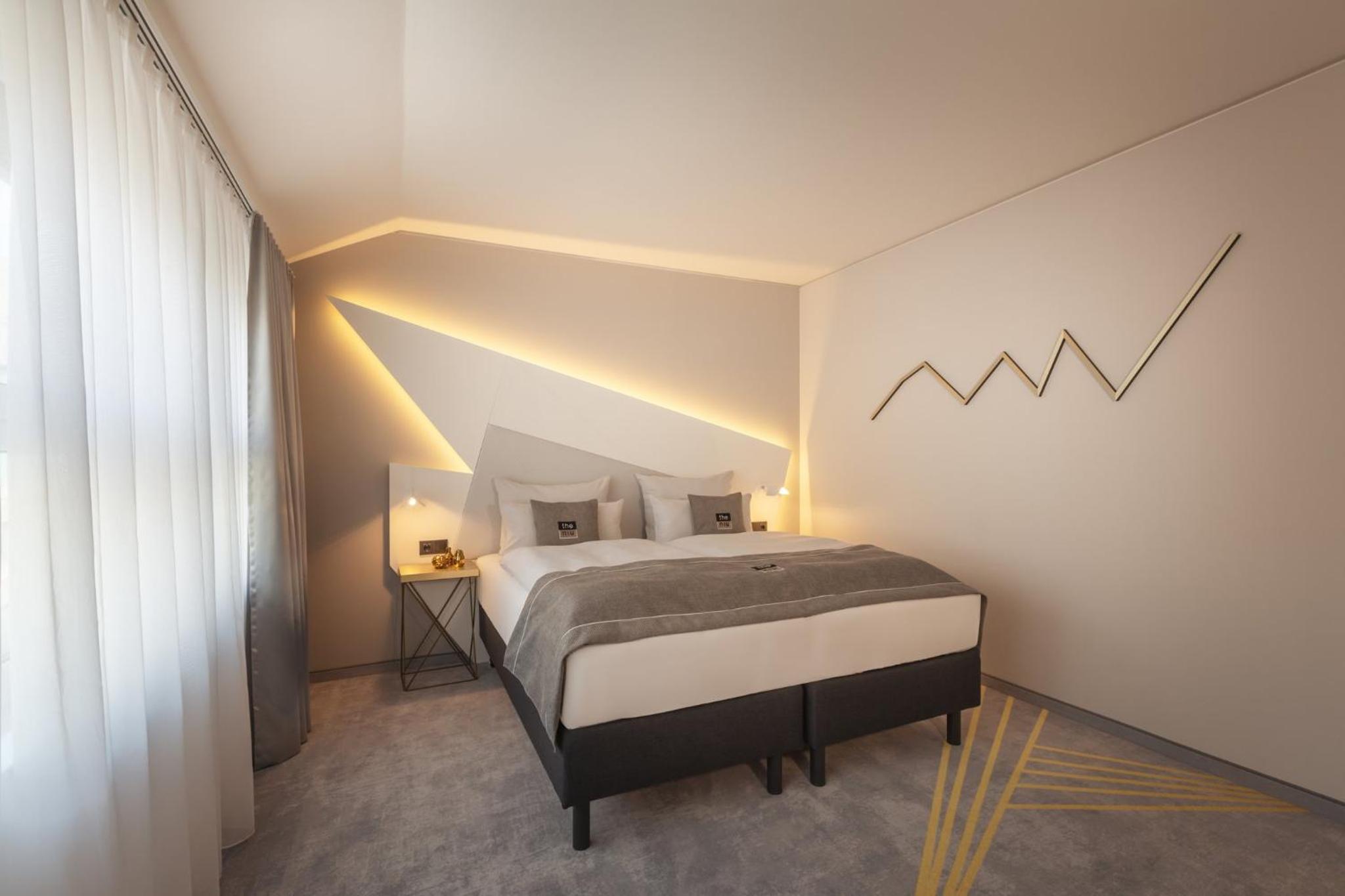 Premium Queen Room photo 2