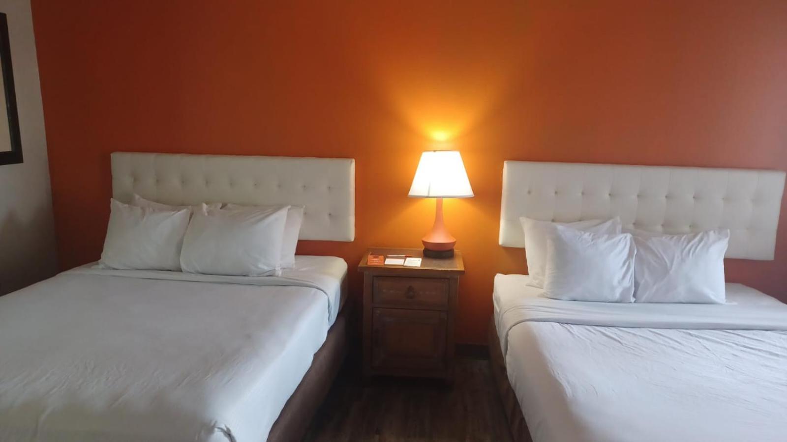 Queen Room with Two Queen Beds - Non-Smoking photo 2