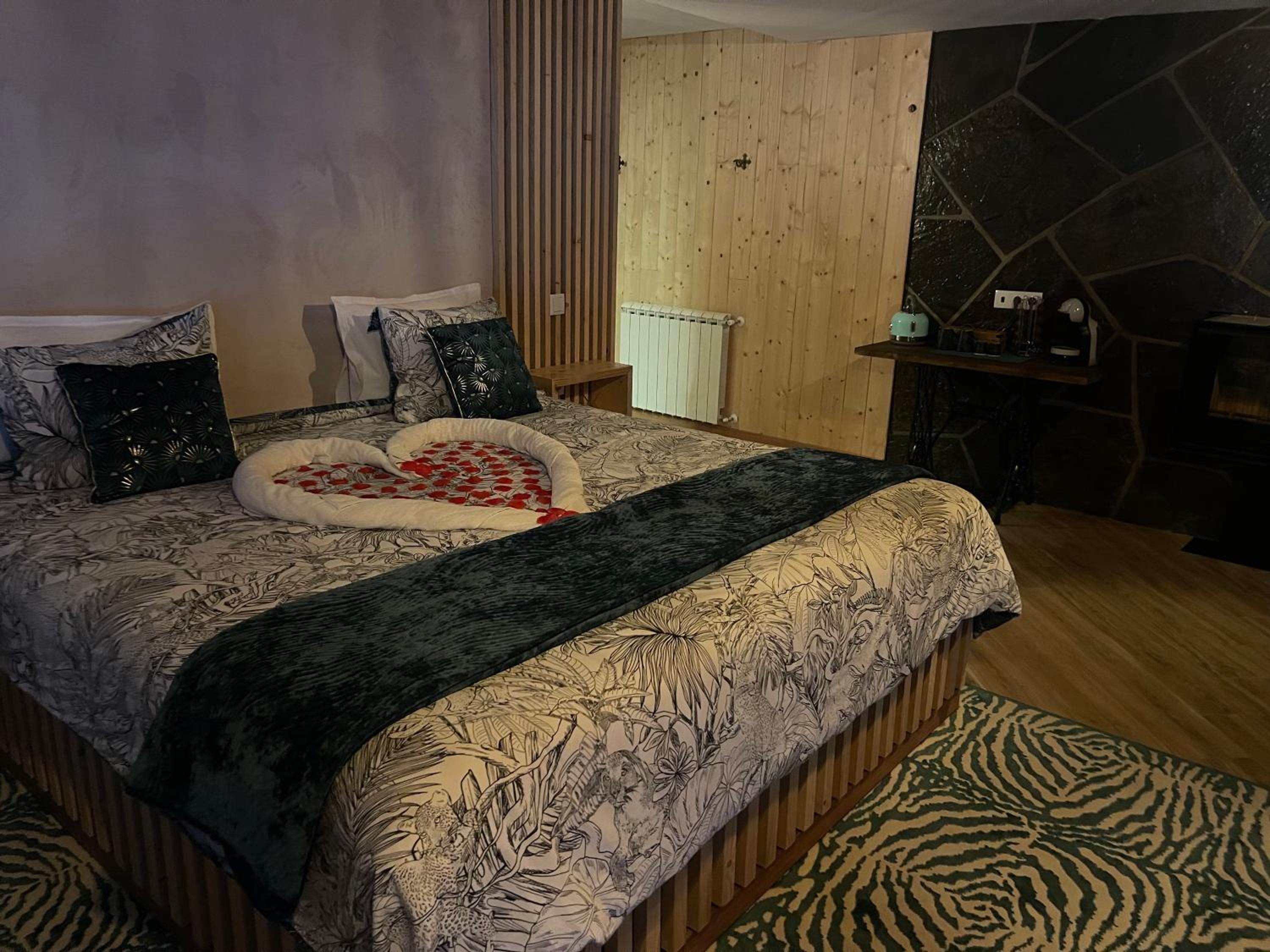 Deluxe Suite with Spa Bath photo 3