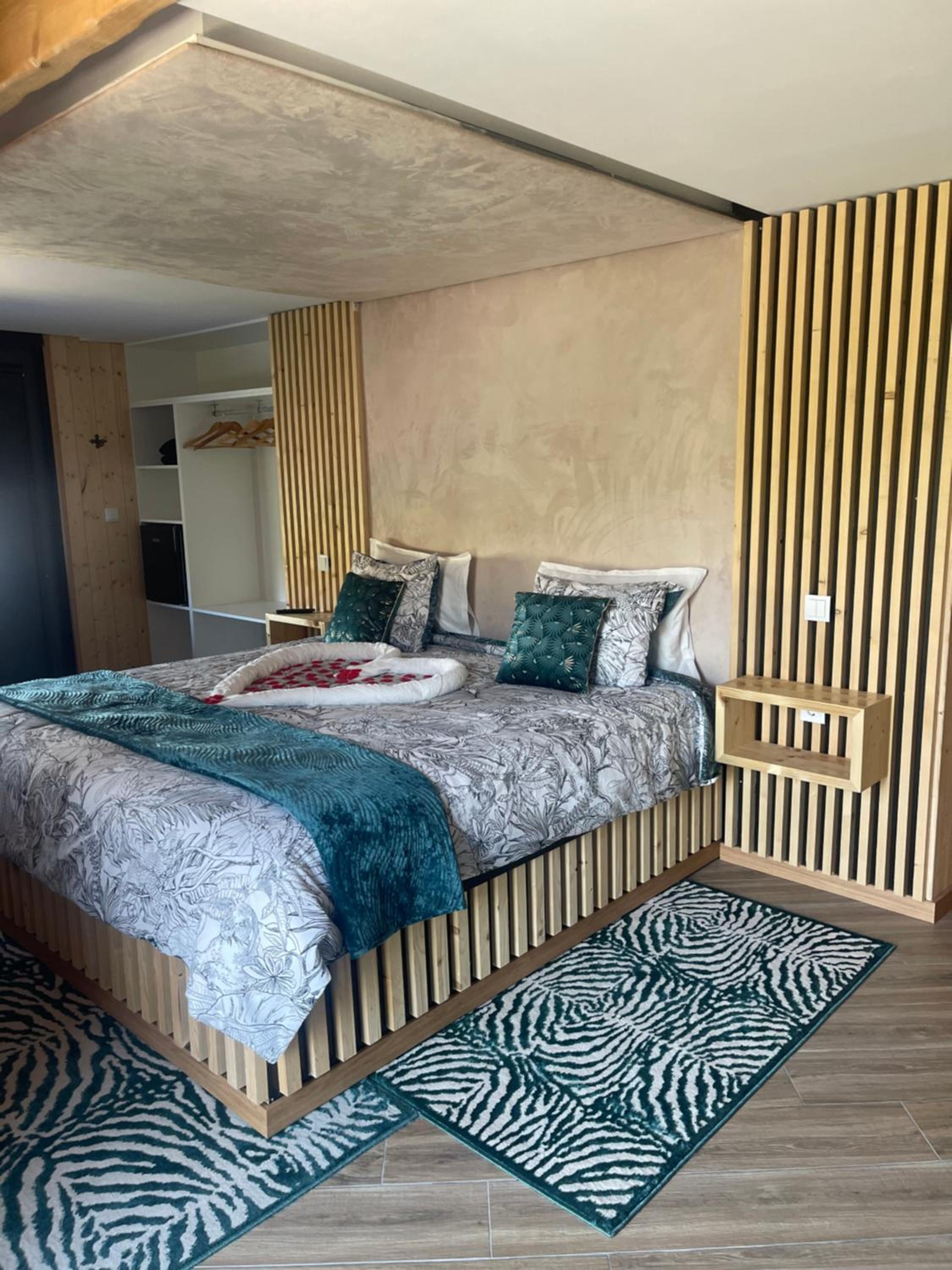 Deluxe Suite with Spa Bath photo 2