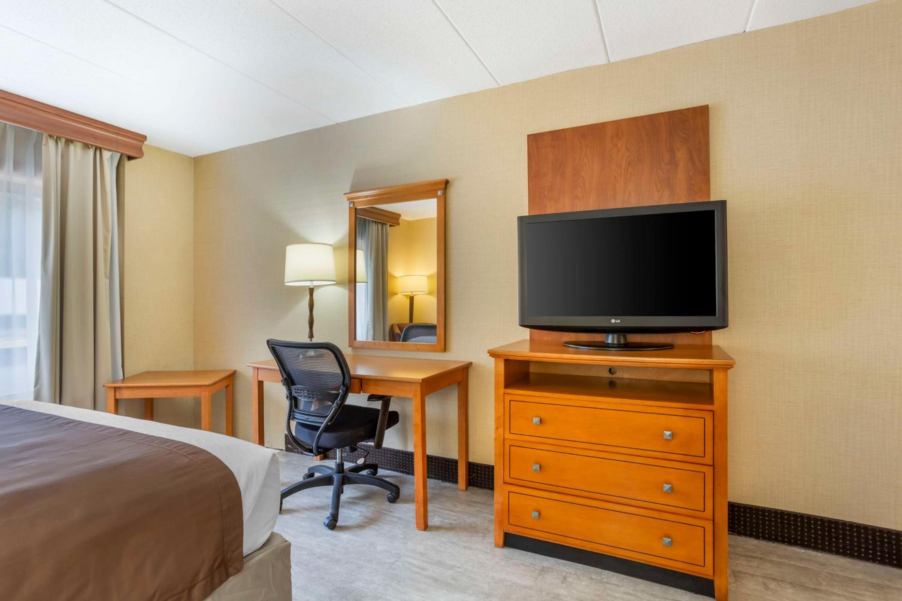 Queen Room - Photo 2