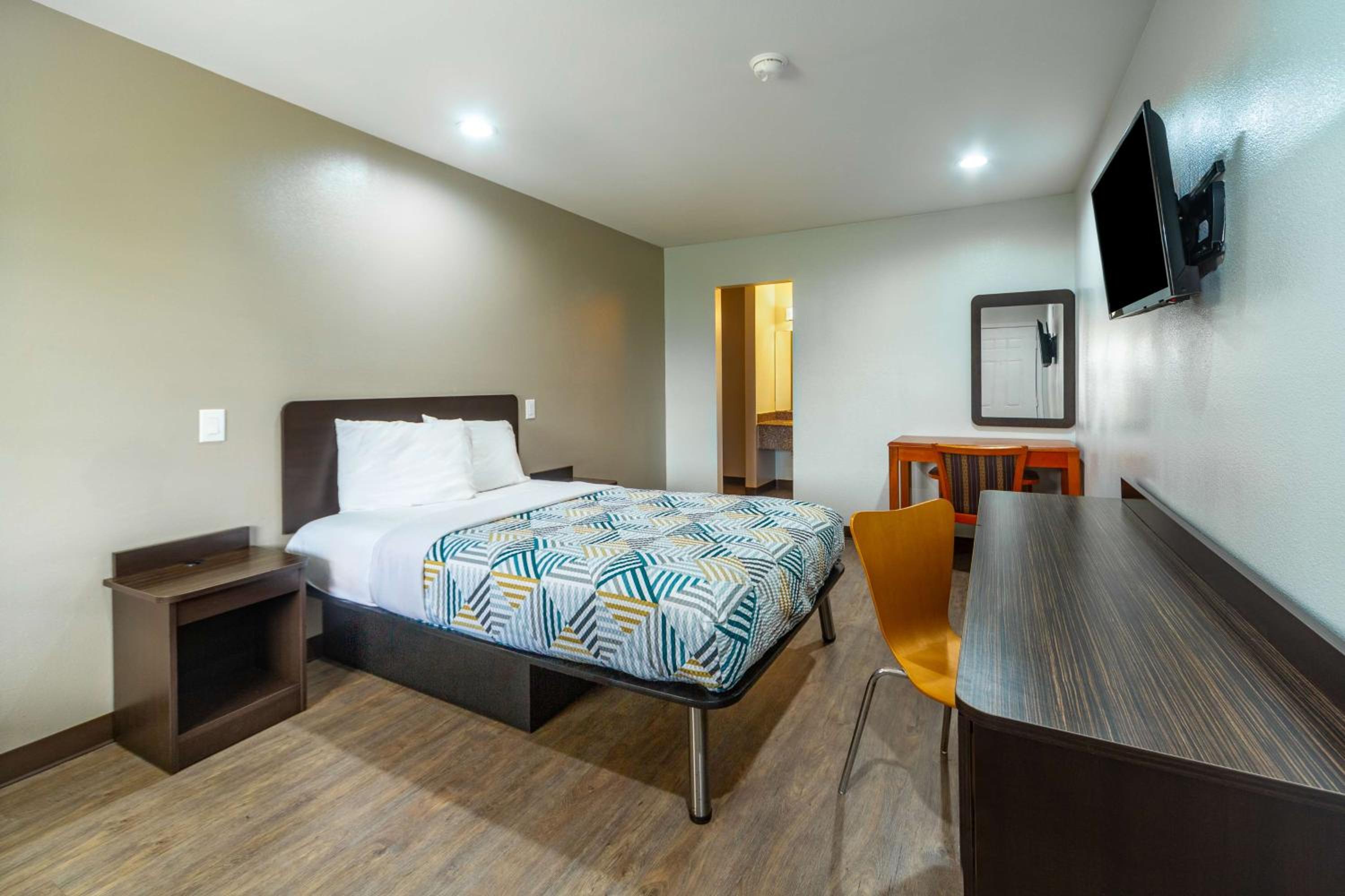 1 Full Bed - Non-Smoking - Photo 4