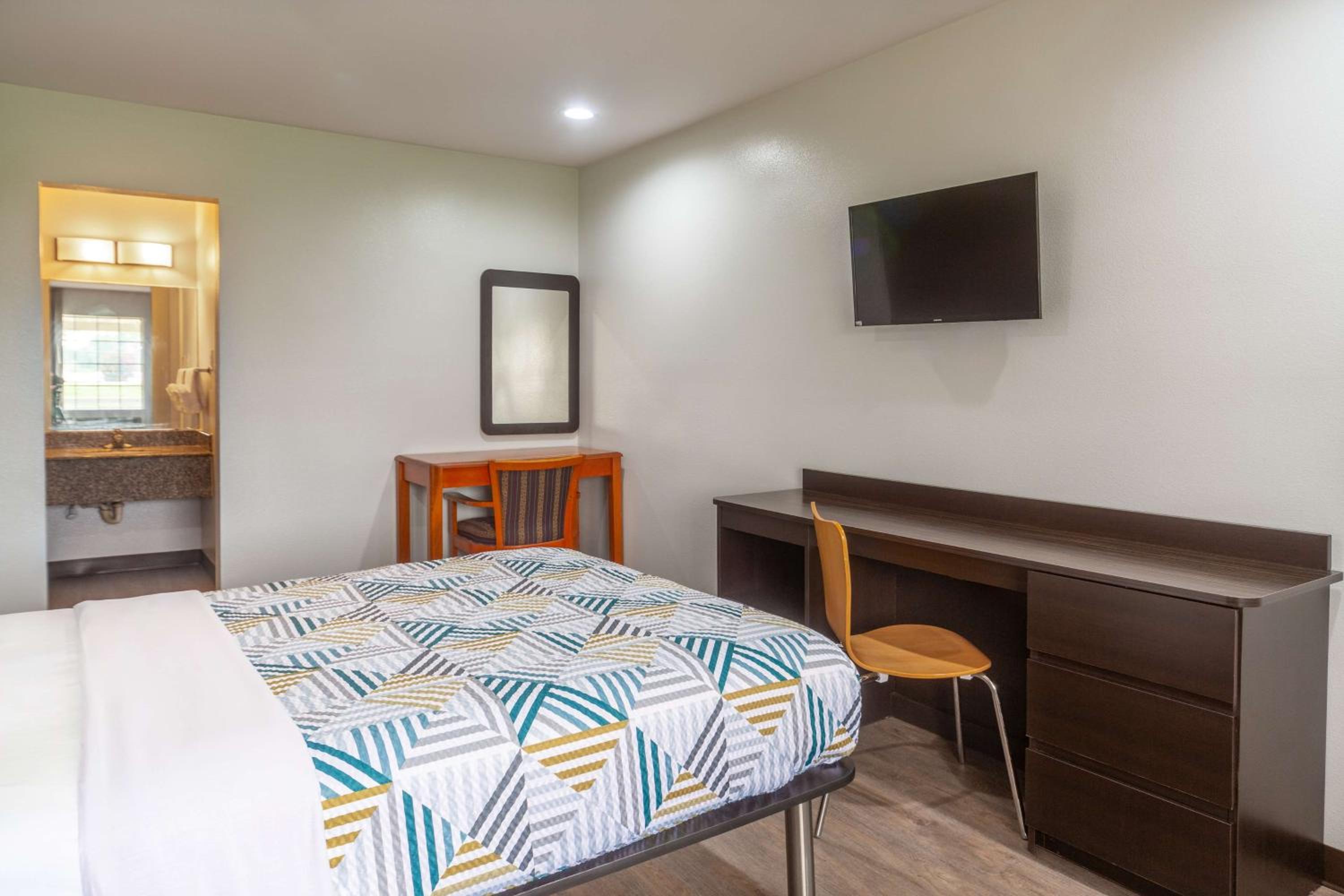 1 Full Bed - Non-Smoking - Photo 2