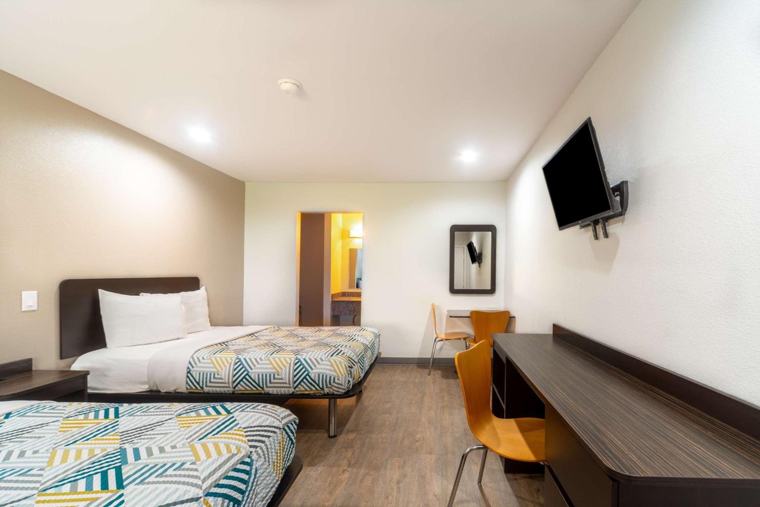 2 Full Beds - Non-Smoking - Photo 4
