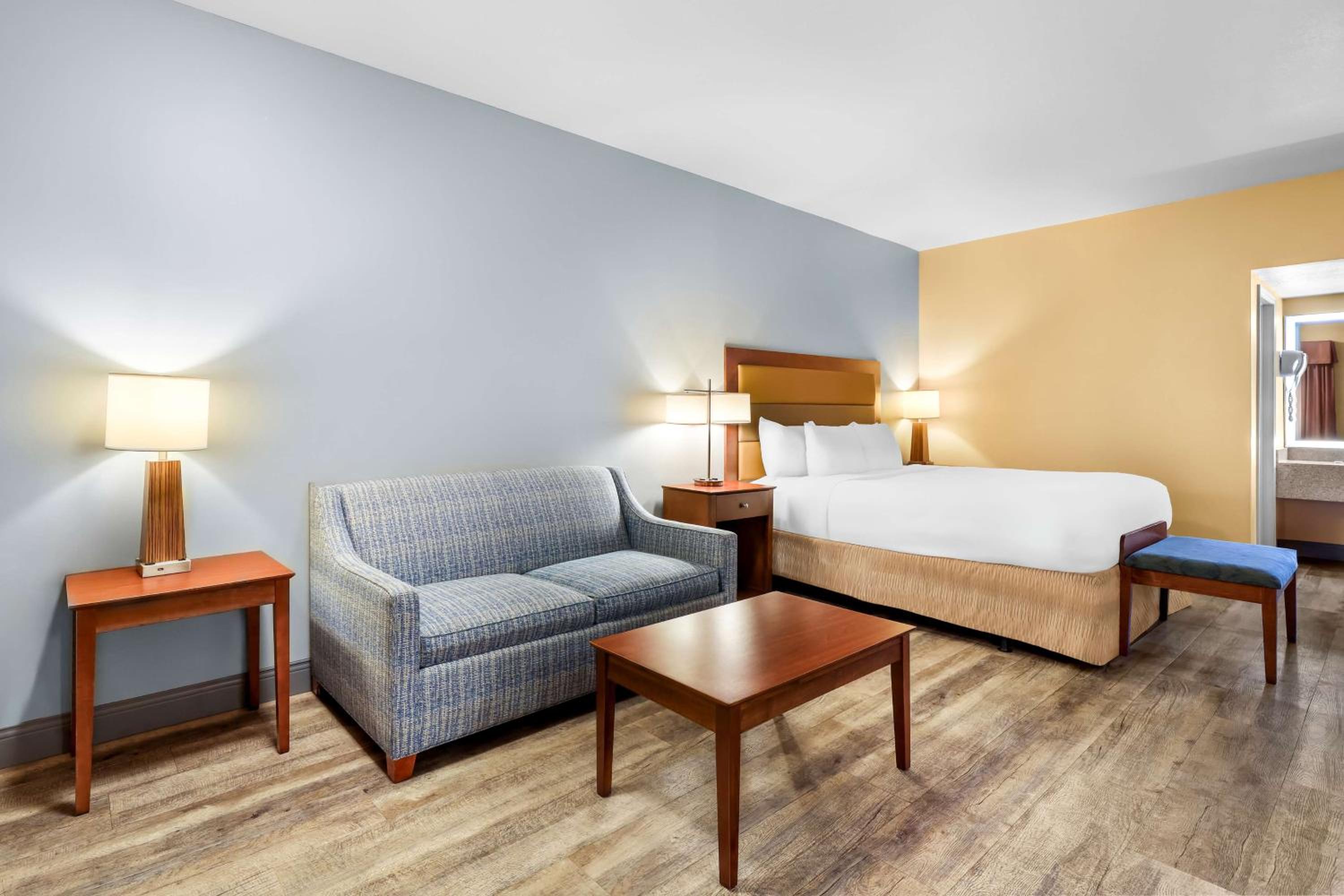 Executive King Room with Bathtub and Sofa Bed - Non-Smoking photo 1
