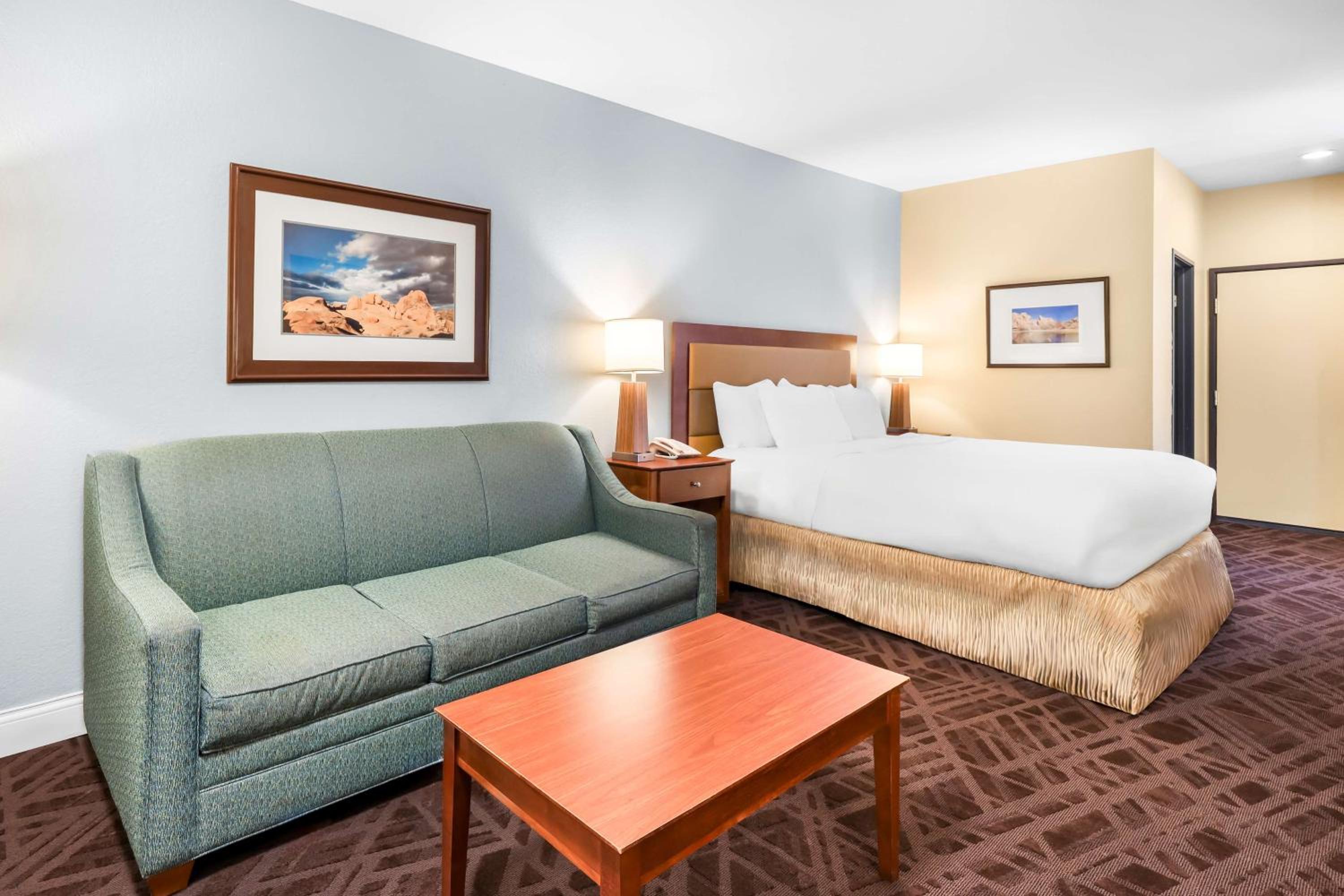 Executive King Room with Bathtub and Sofa Bed - Non-Smoking photo 3