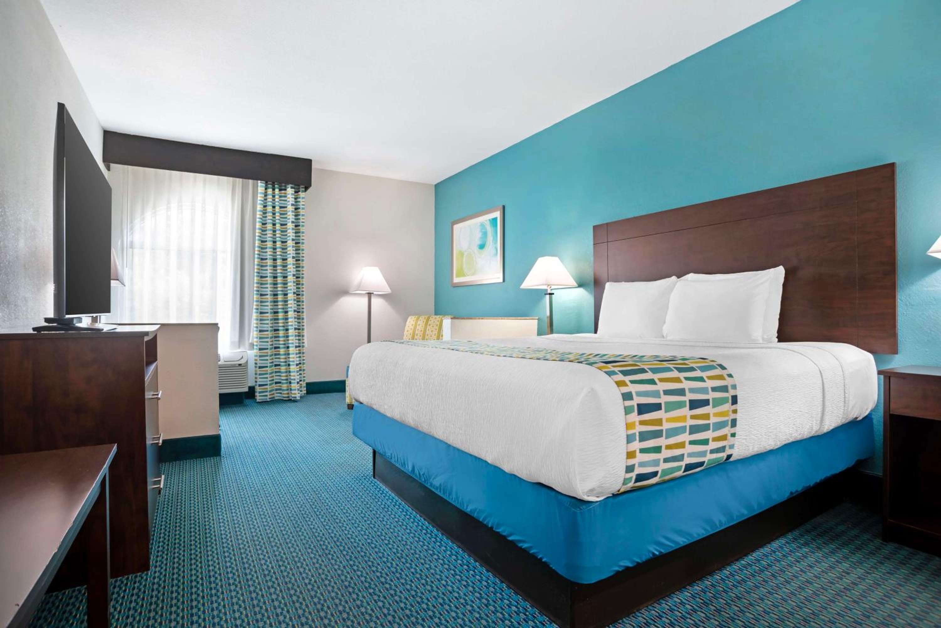 King Room - Non-Smoking - Photo 1