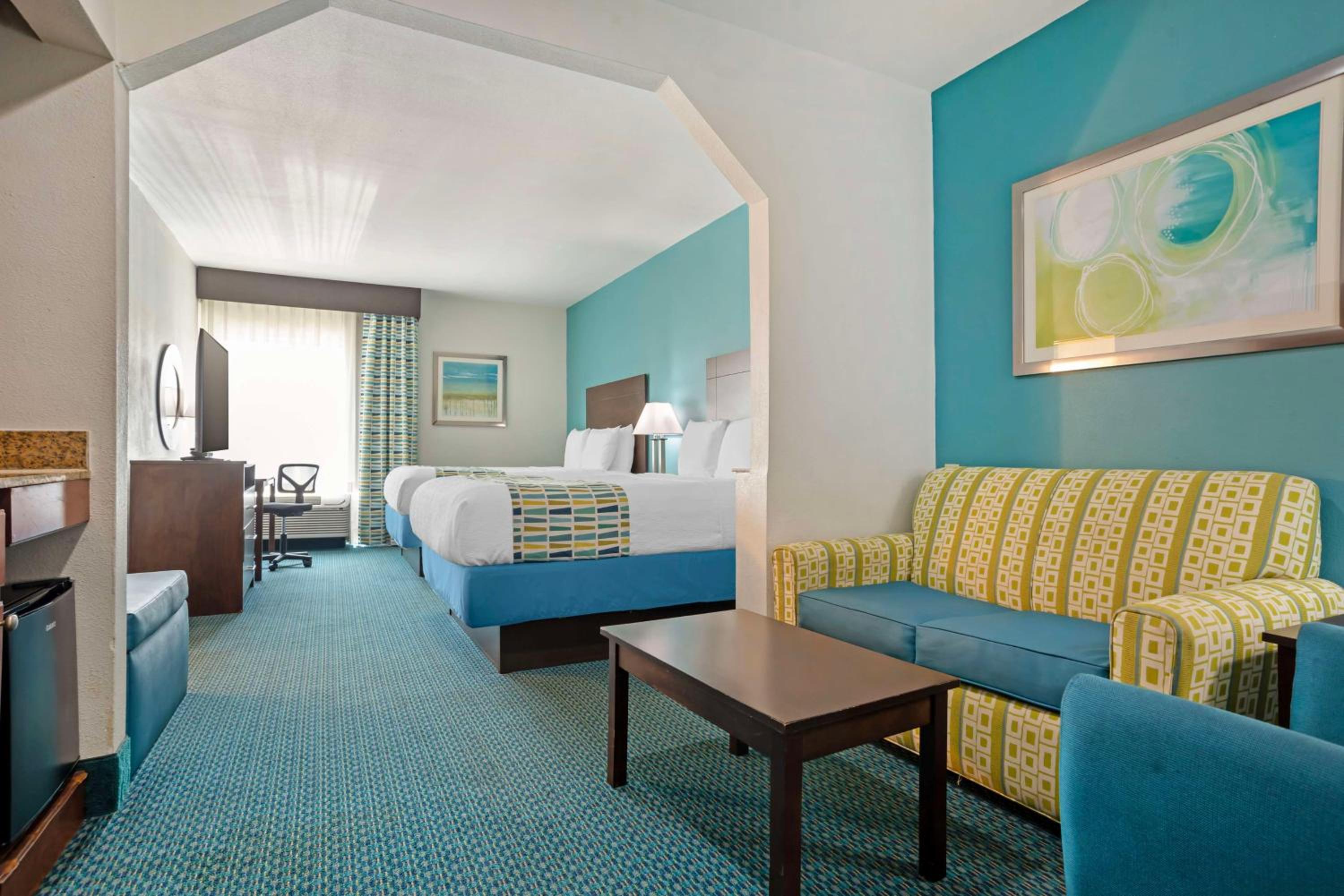 Queen Suite with Sofa Bed - Photo 1