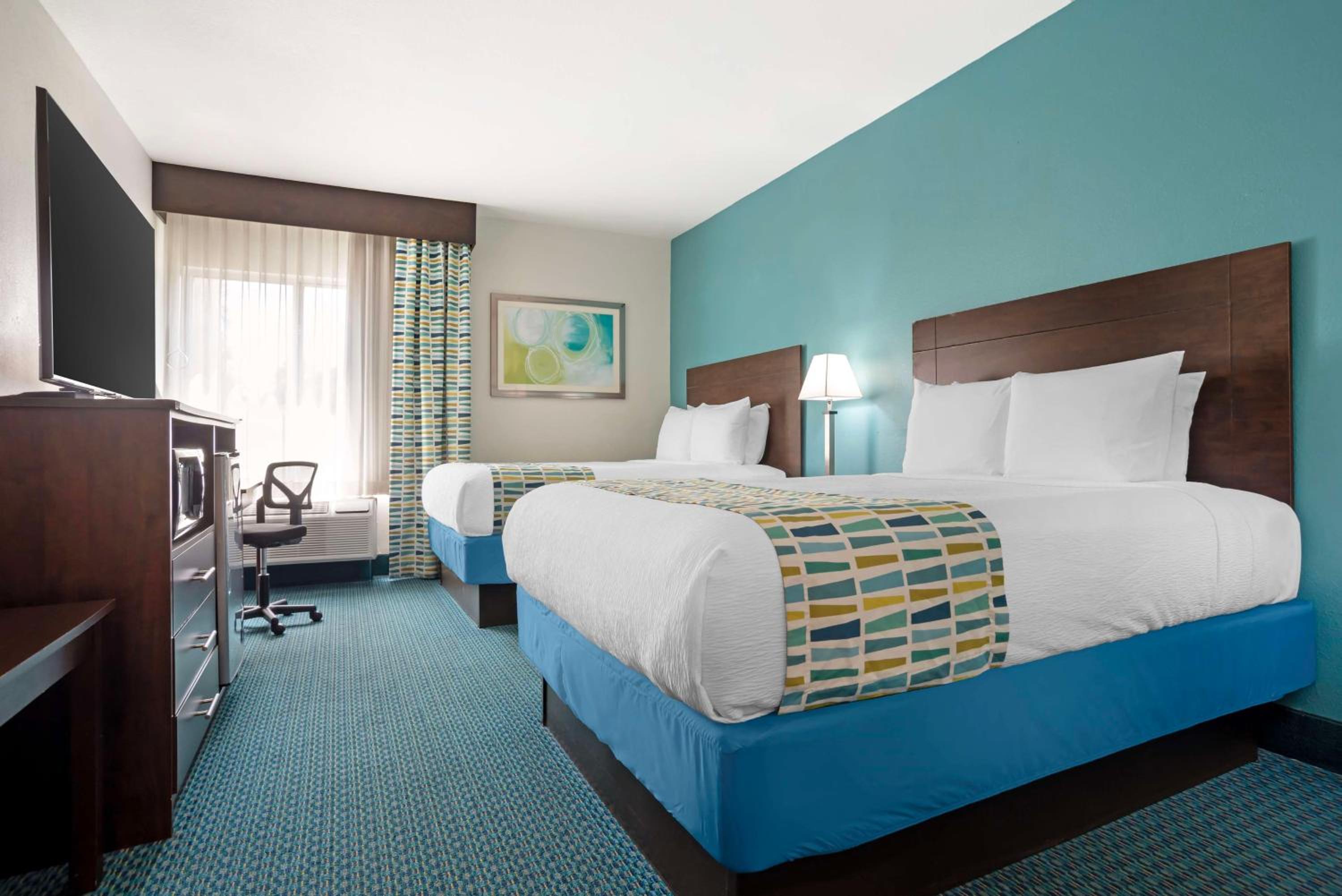 Queen Room with Two Queen Beds and Bath Tub - Disability Access/Non-Smoking  - Photo 1
