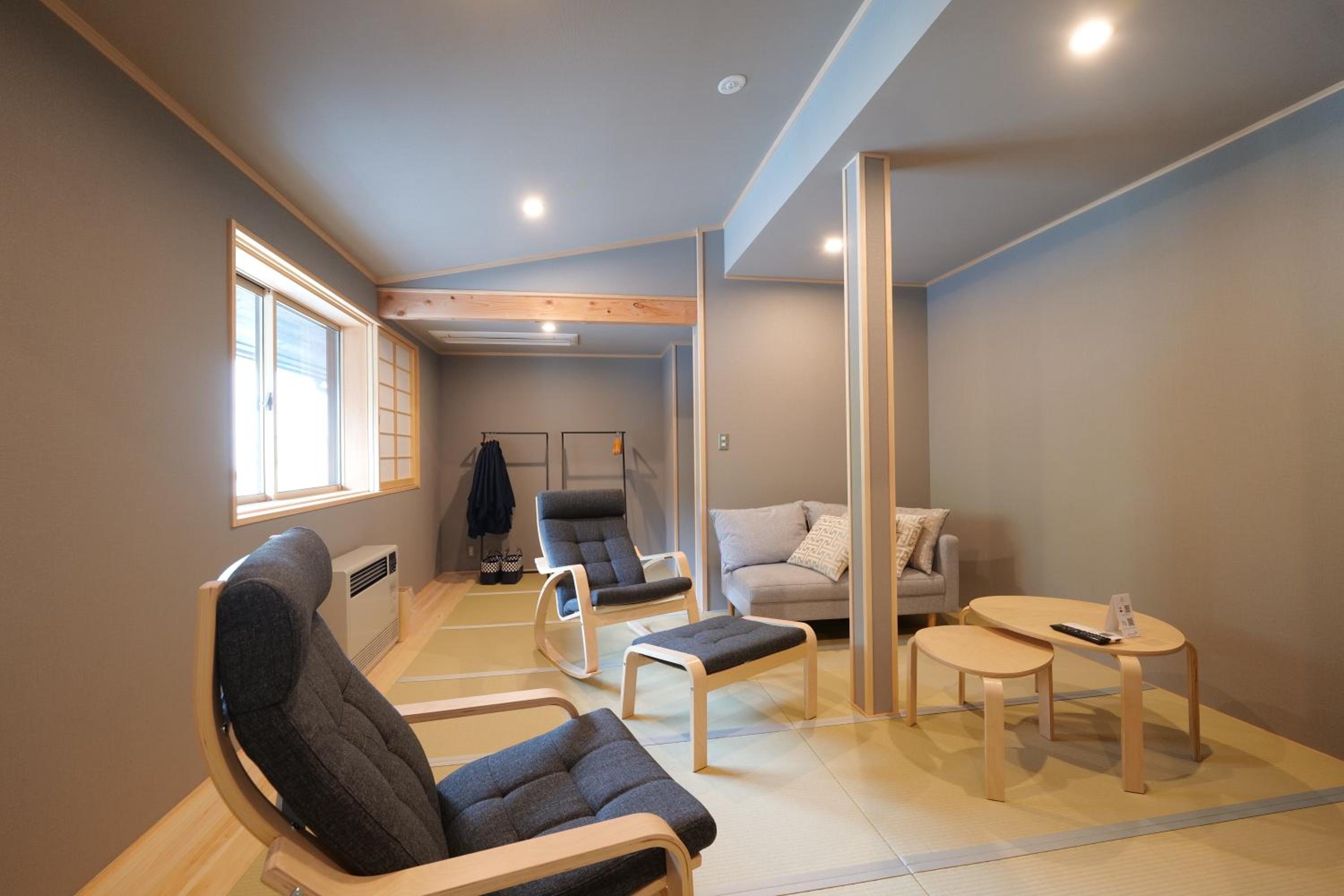 Large Japanese Style Room with Four Beds - No Bath, No Shower - Photo 2