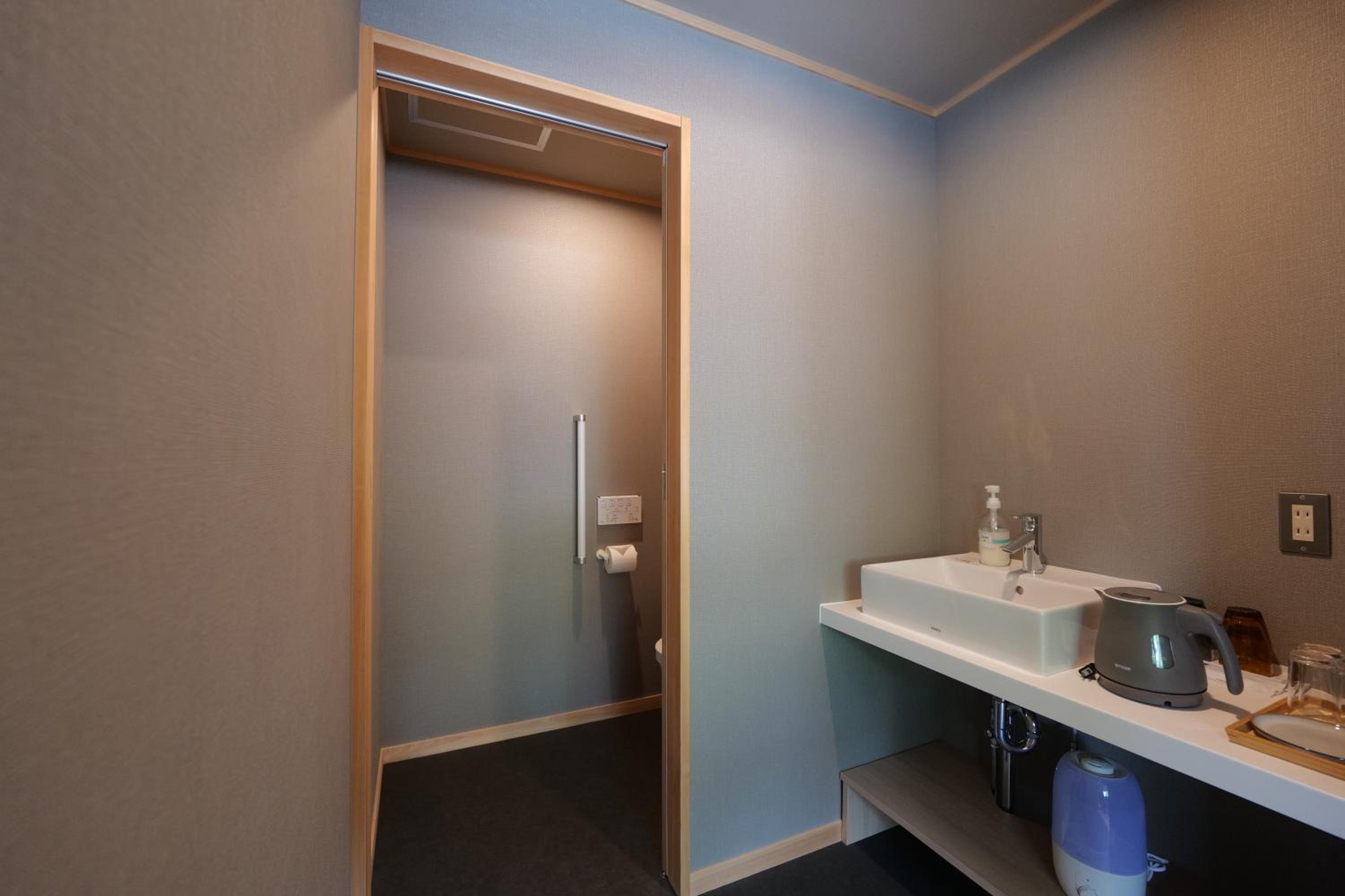 Large Japanese Style Room with Four Beds - No Bath, No Shower - Photo 3