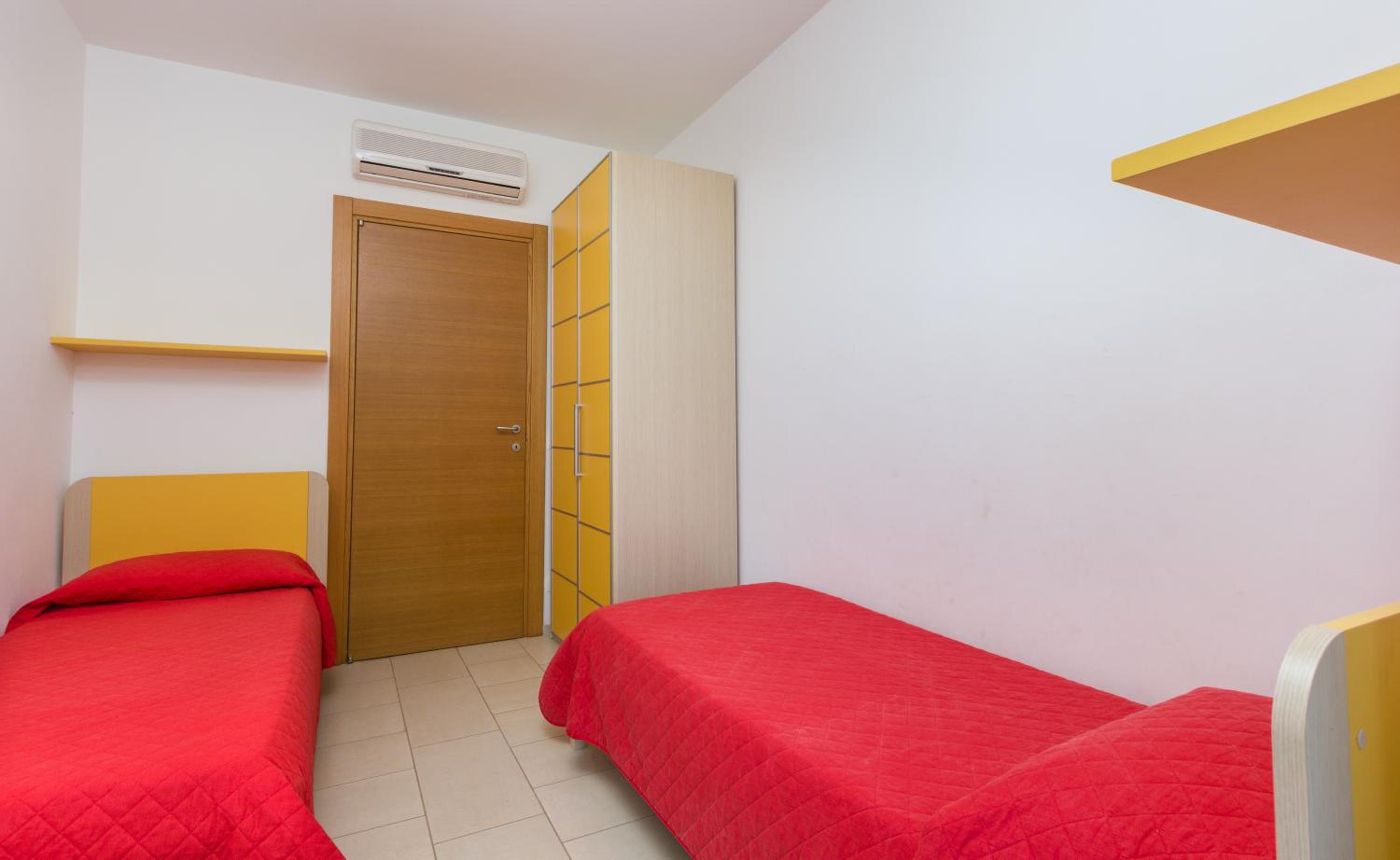 Two-Bedroom Apartment (5 Adults) photo 3