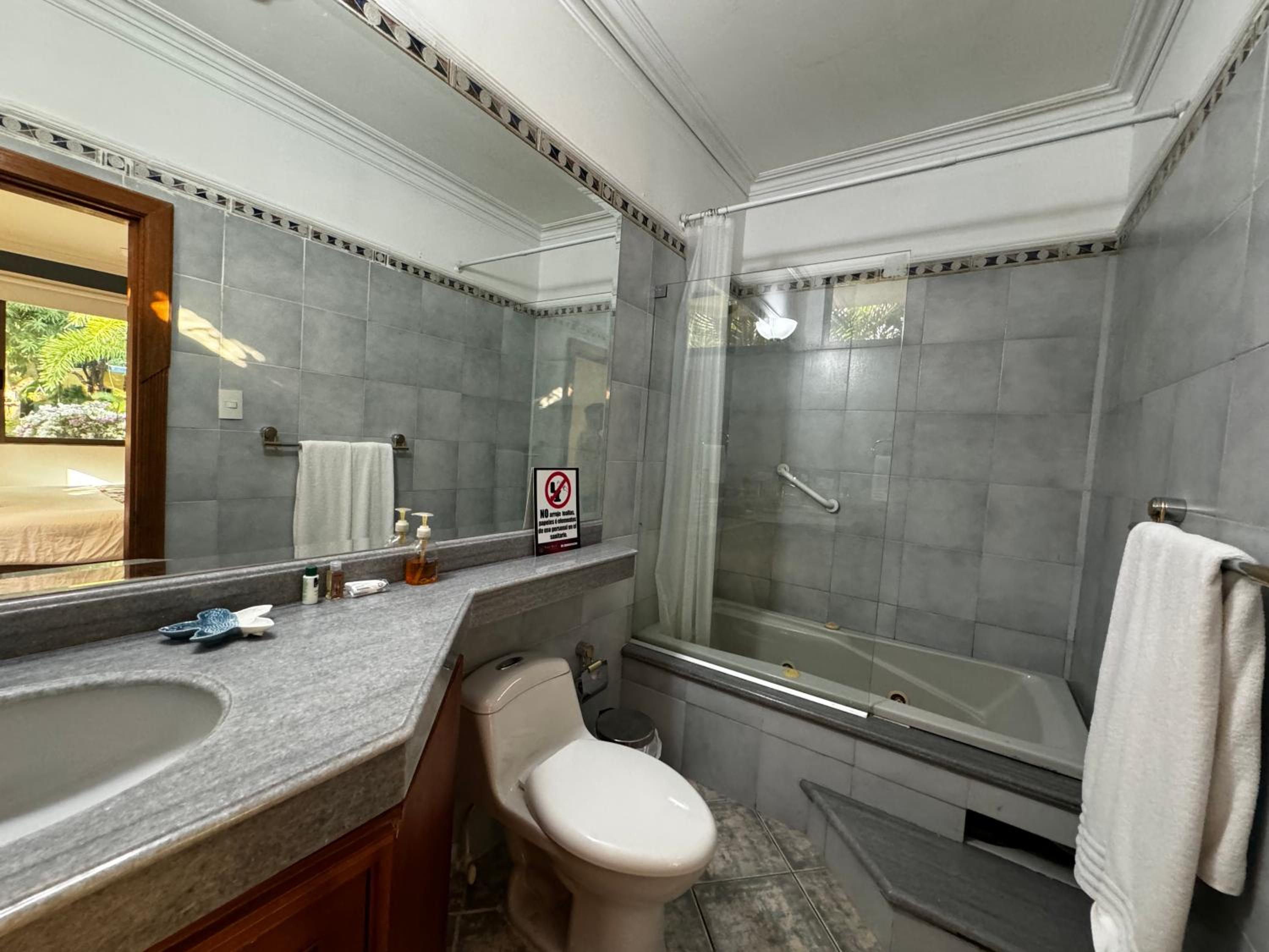 Queen Room with Garden View photo 3