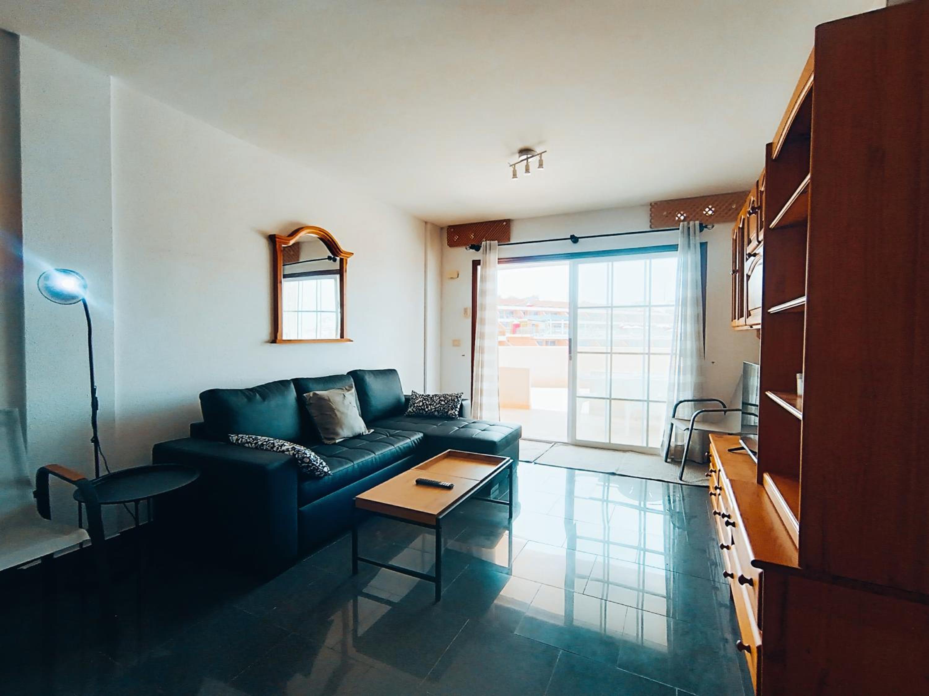 Apartamento de Dos Habitaciones con Terraza