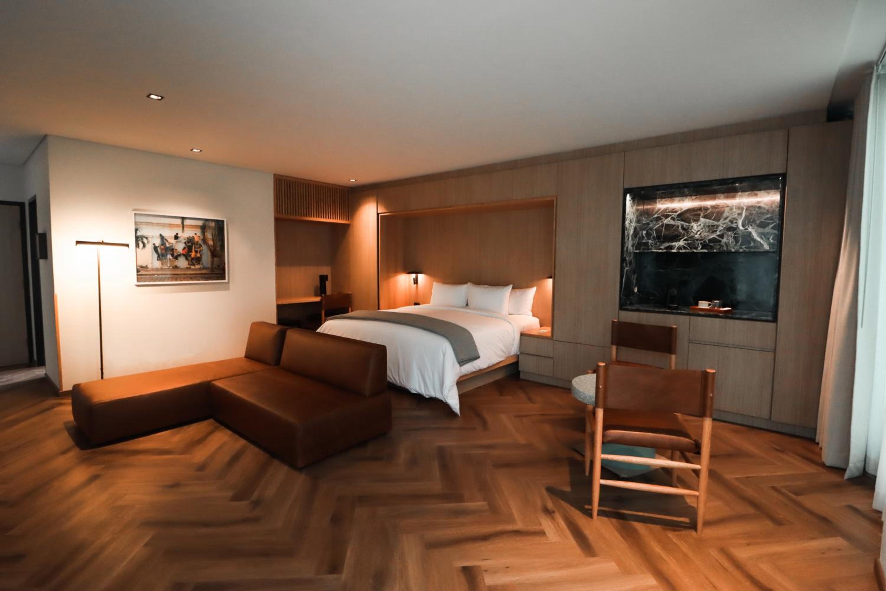 Superior King Suite