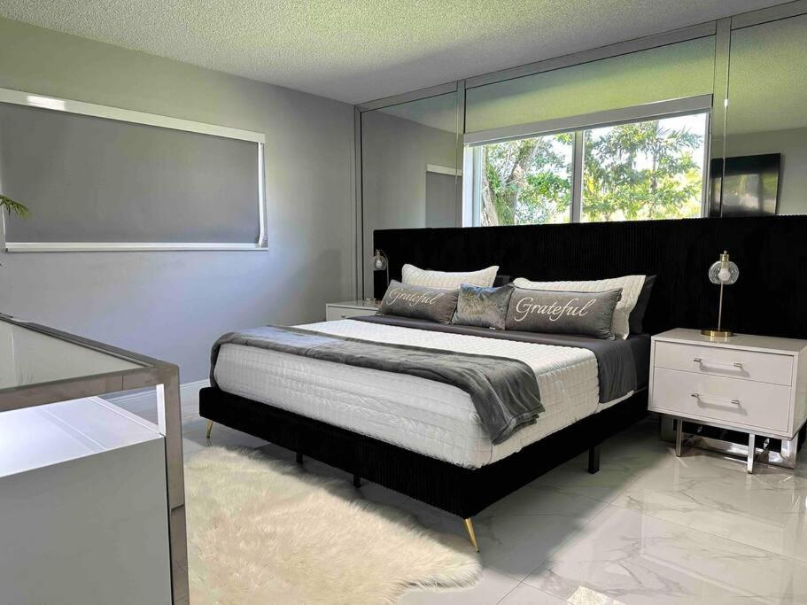 Five-Bedroom House photo 1